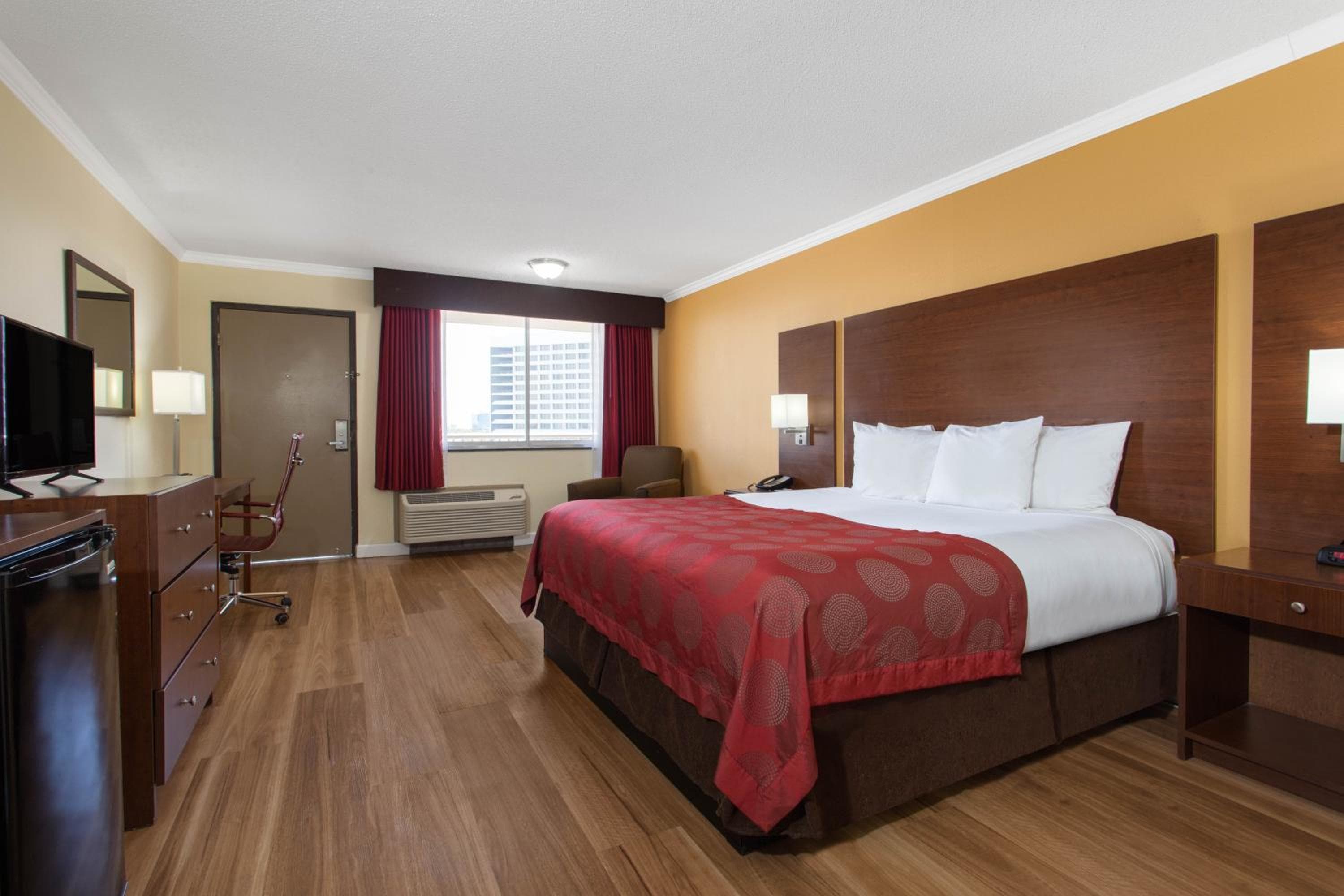 Ramada by Wyndham Tampa Westshore Aeroporto Sud — 11