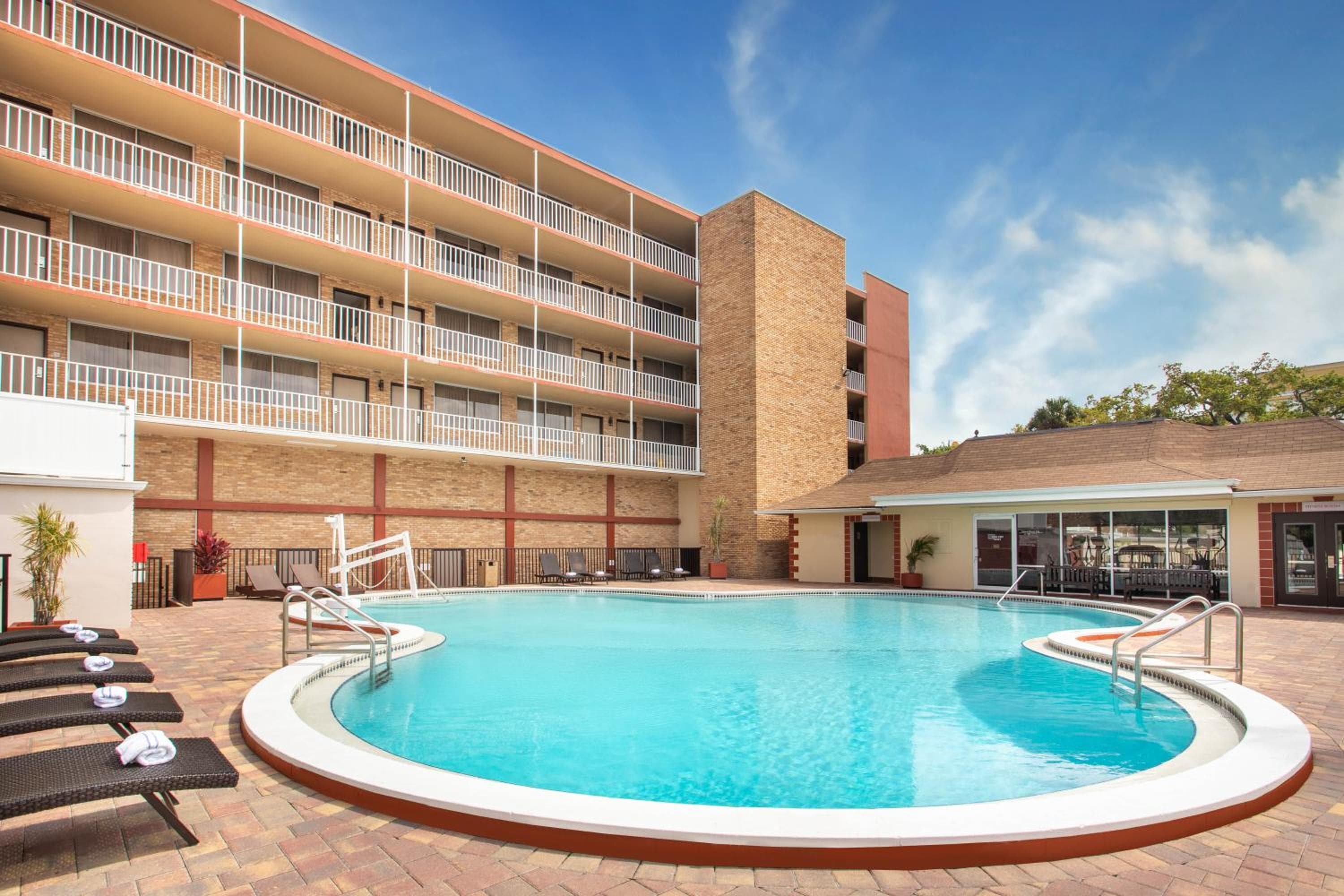 Ramada by Wyndham Tampa Westshore Aeroporto Sud — 6