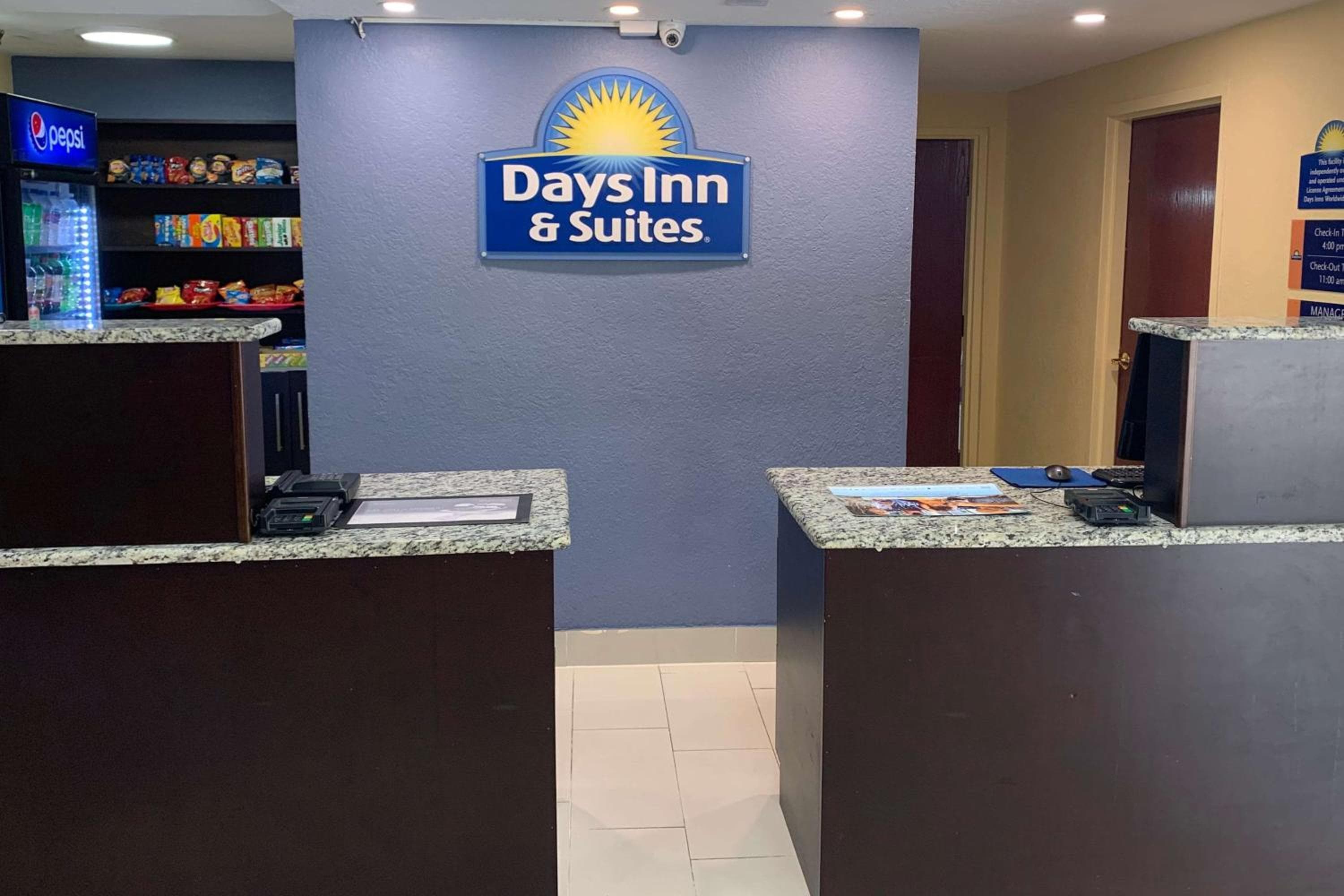 Days Inn & Suites by Wyndham Tampa/Raymond James Stadium — 2