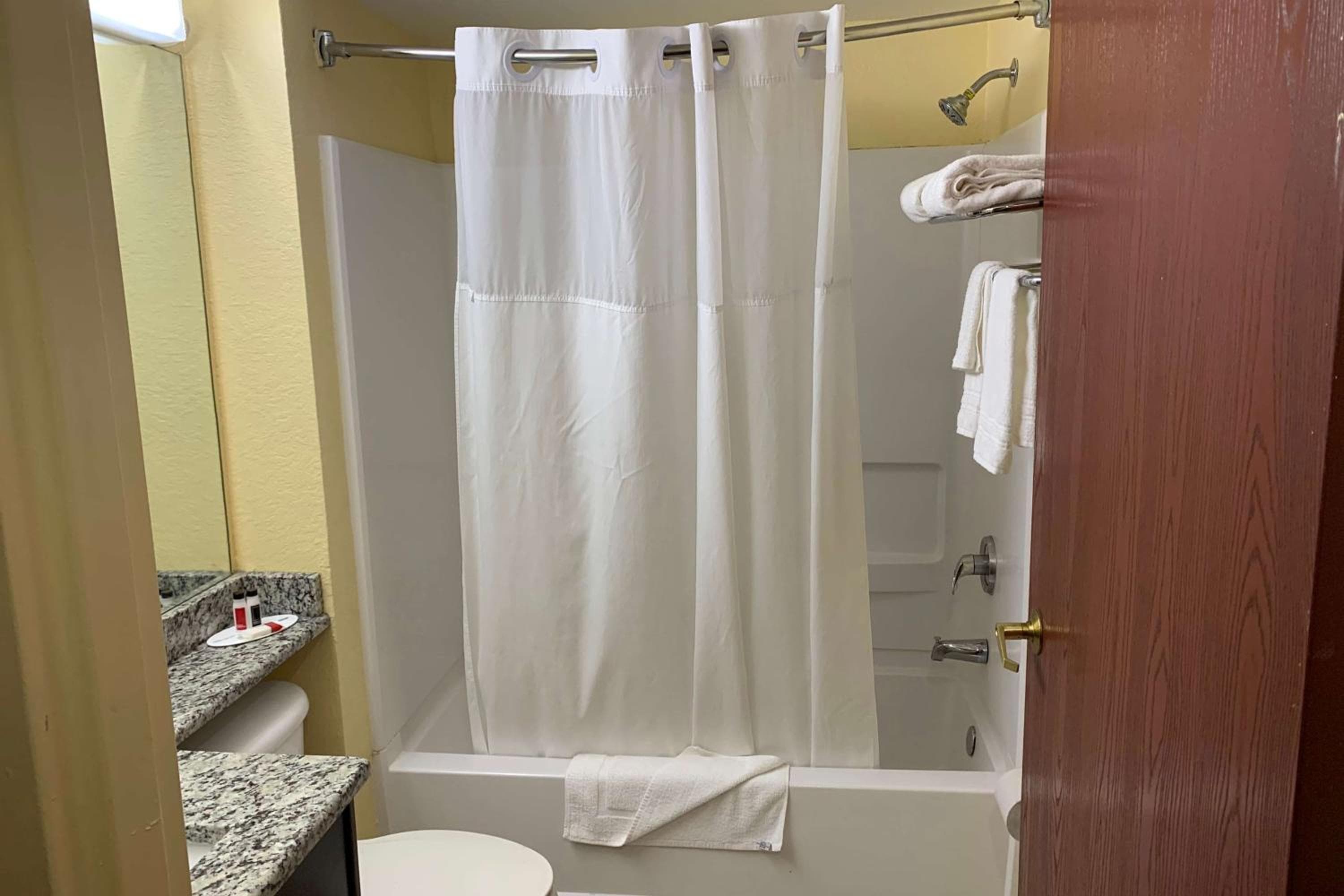 Days Inn & Suites by Wyndham Tampa/Raymond James Stadium — 24