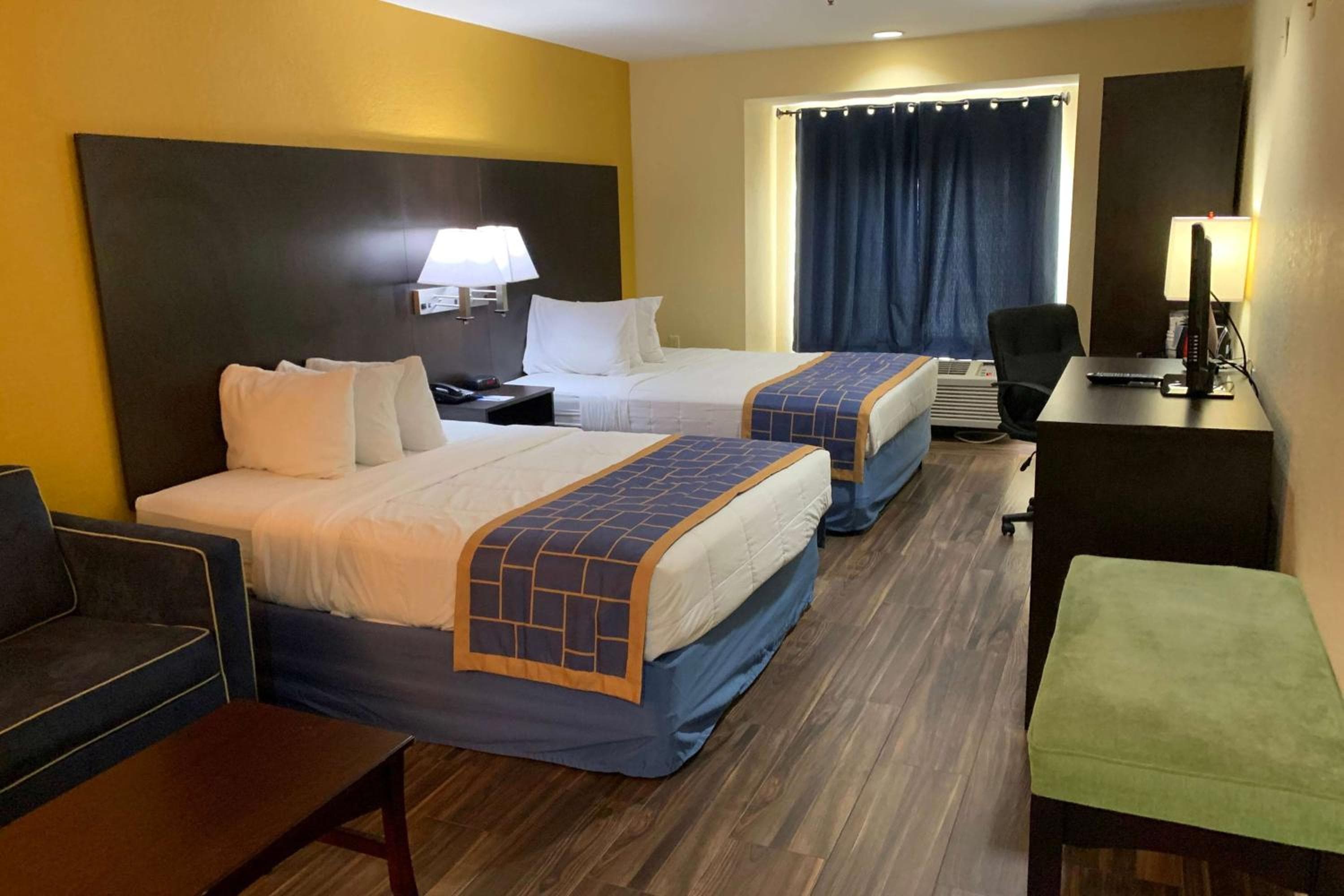 Days Inn & Suites by Wyndham Tampa/Raymond James Stadium — 19