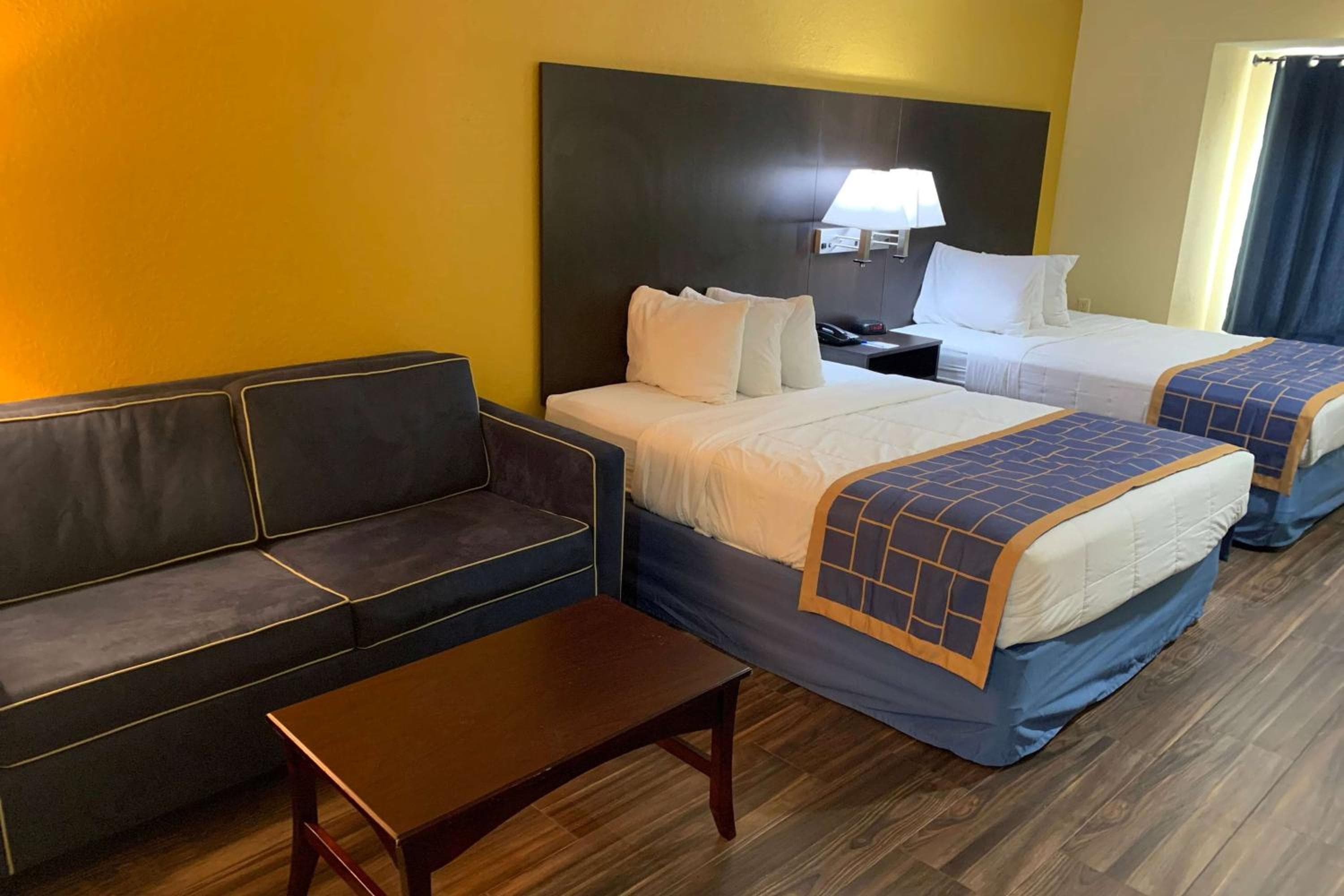 Days Inn & Suites by Wyndham Tampa/Raymond James Stadium — 23