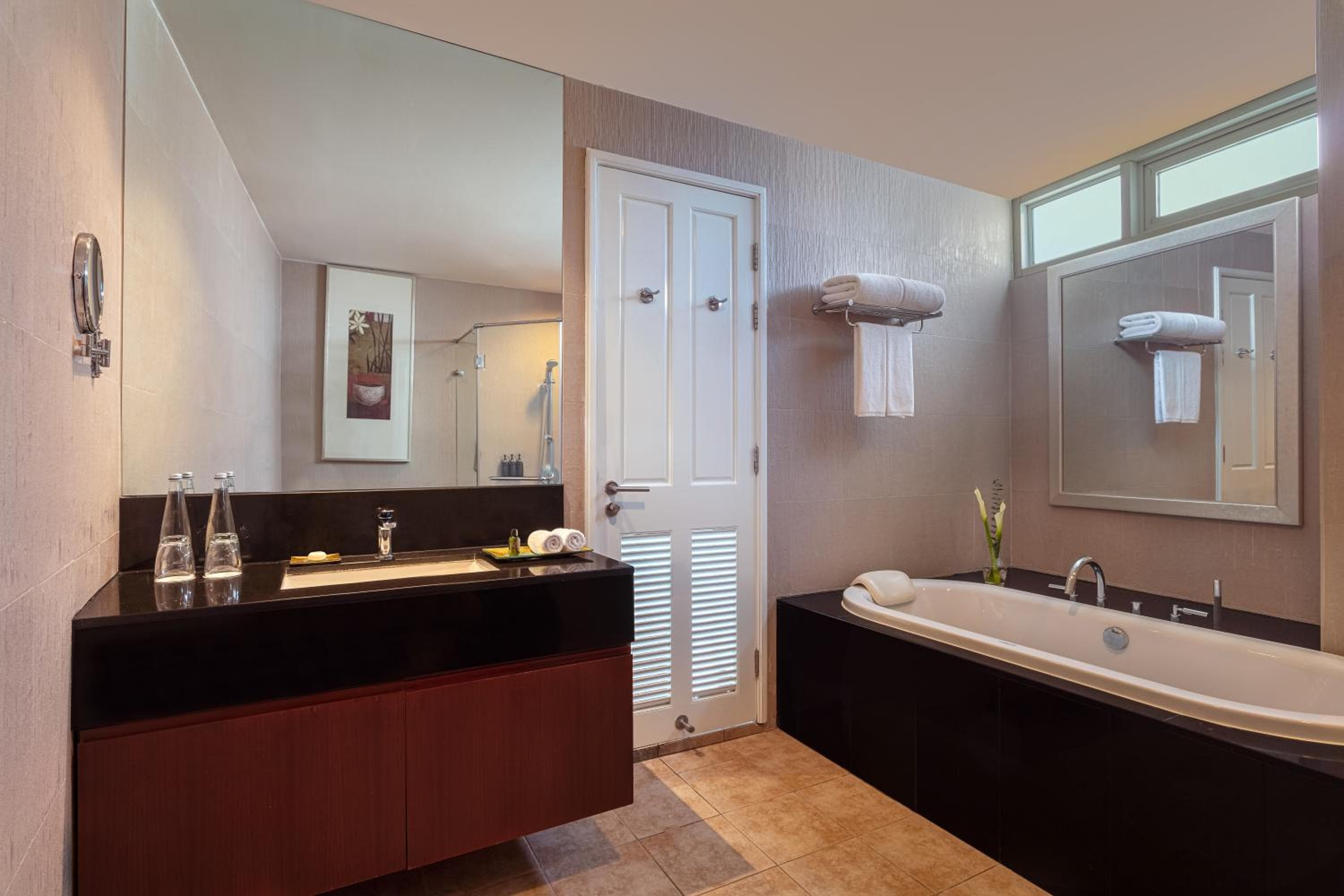 Dusit Suites Hotel Ratchadamri, Bangkok — 22