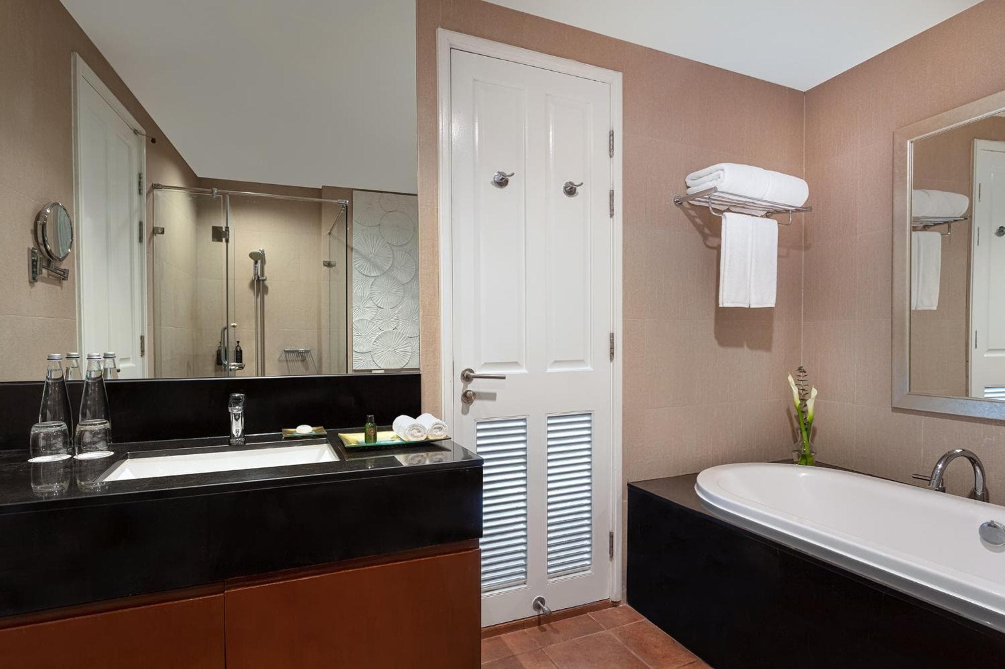 Dusit Suites Hotel Ratchadamri, Bangkok — 17