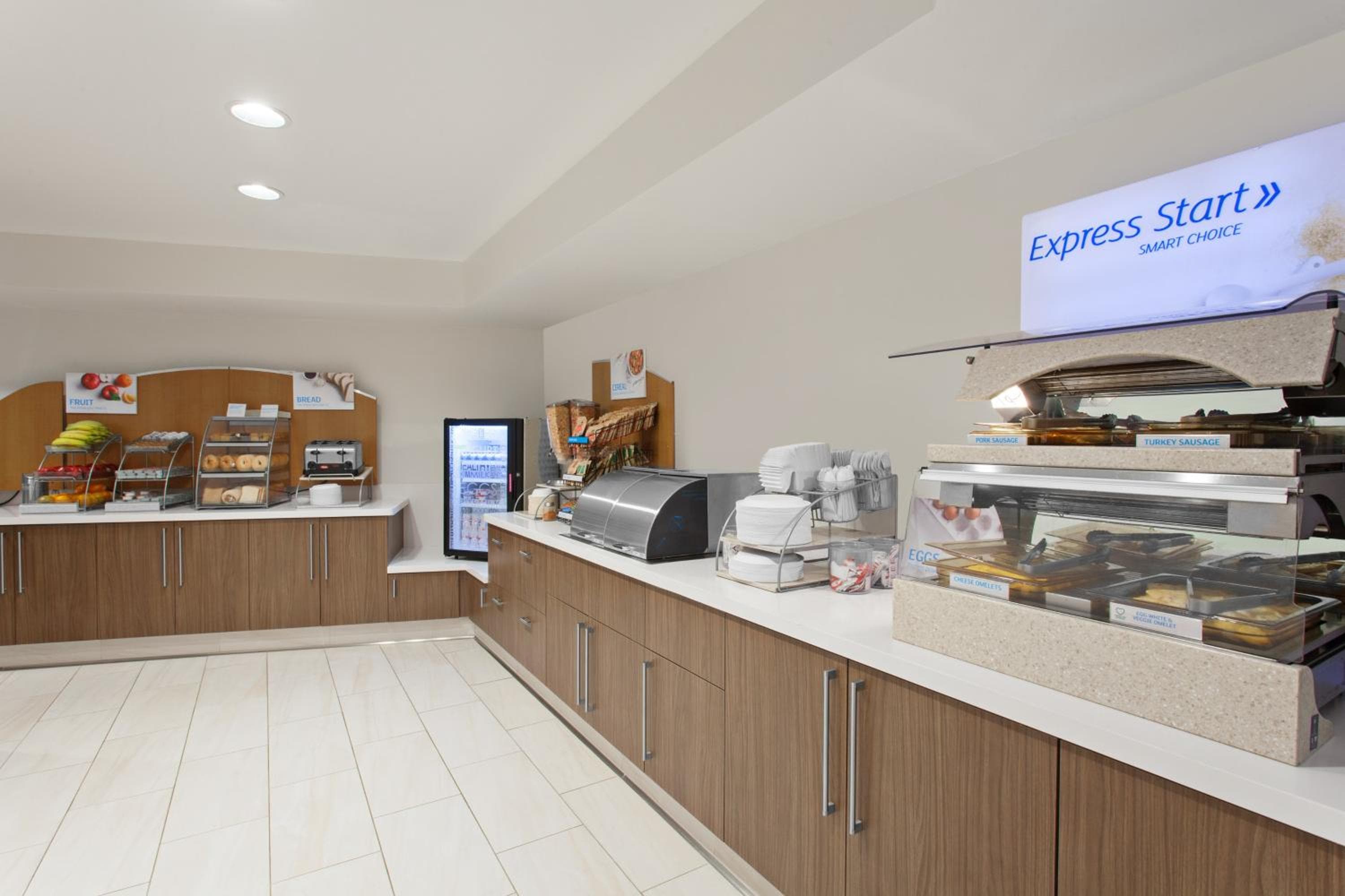 Holiday Inn Express West Los Angeles, un hotel IHG — 11
