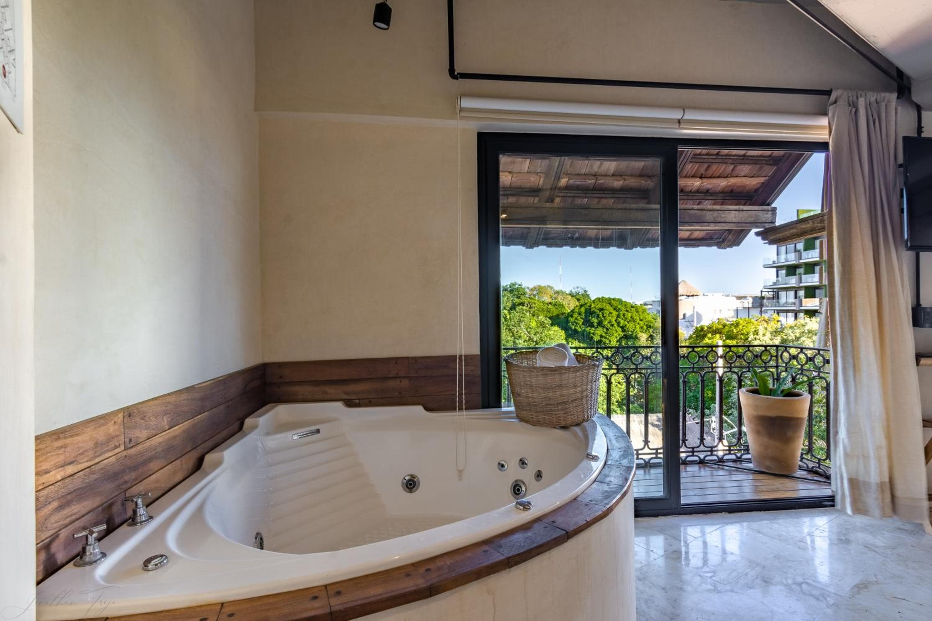 Caribbean Paradise Hotel & Spa - 5th Avenue — 7
