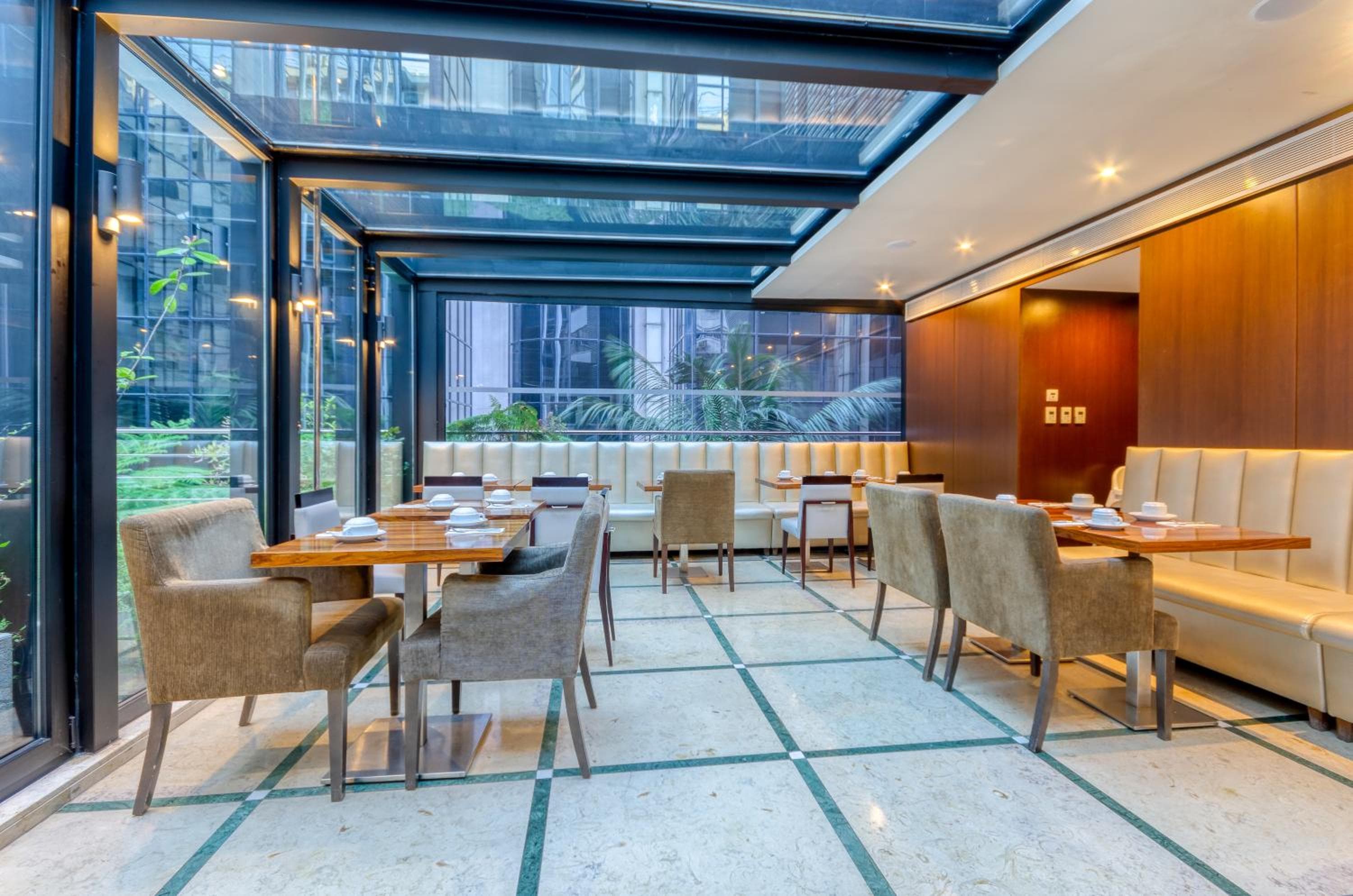 Av. Turim. Hotel Liberdade — 12