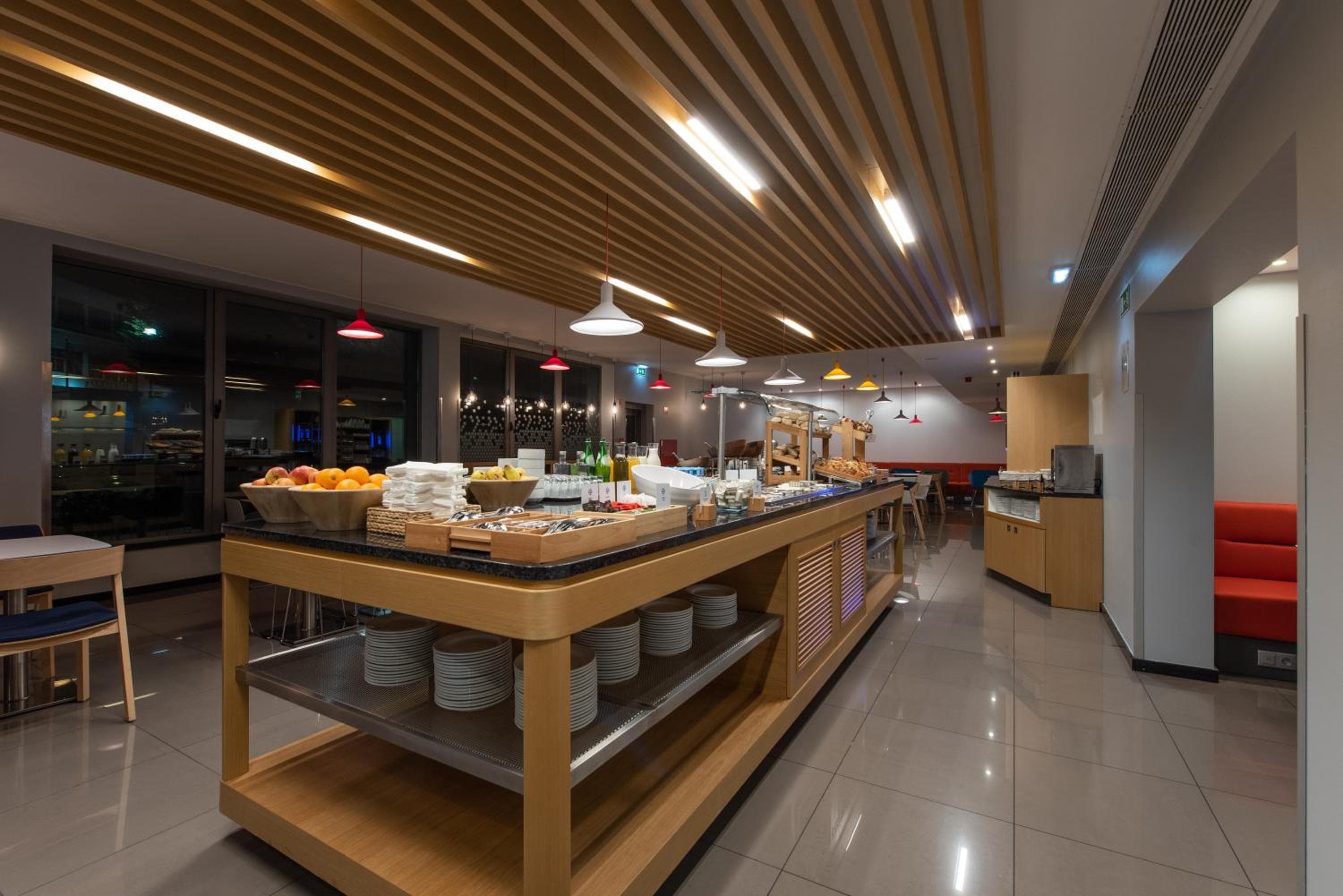 Holiday Inn Express Lisbon Airport by IHG — 18