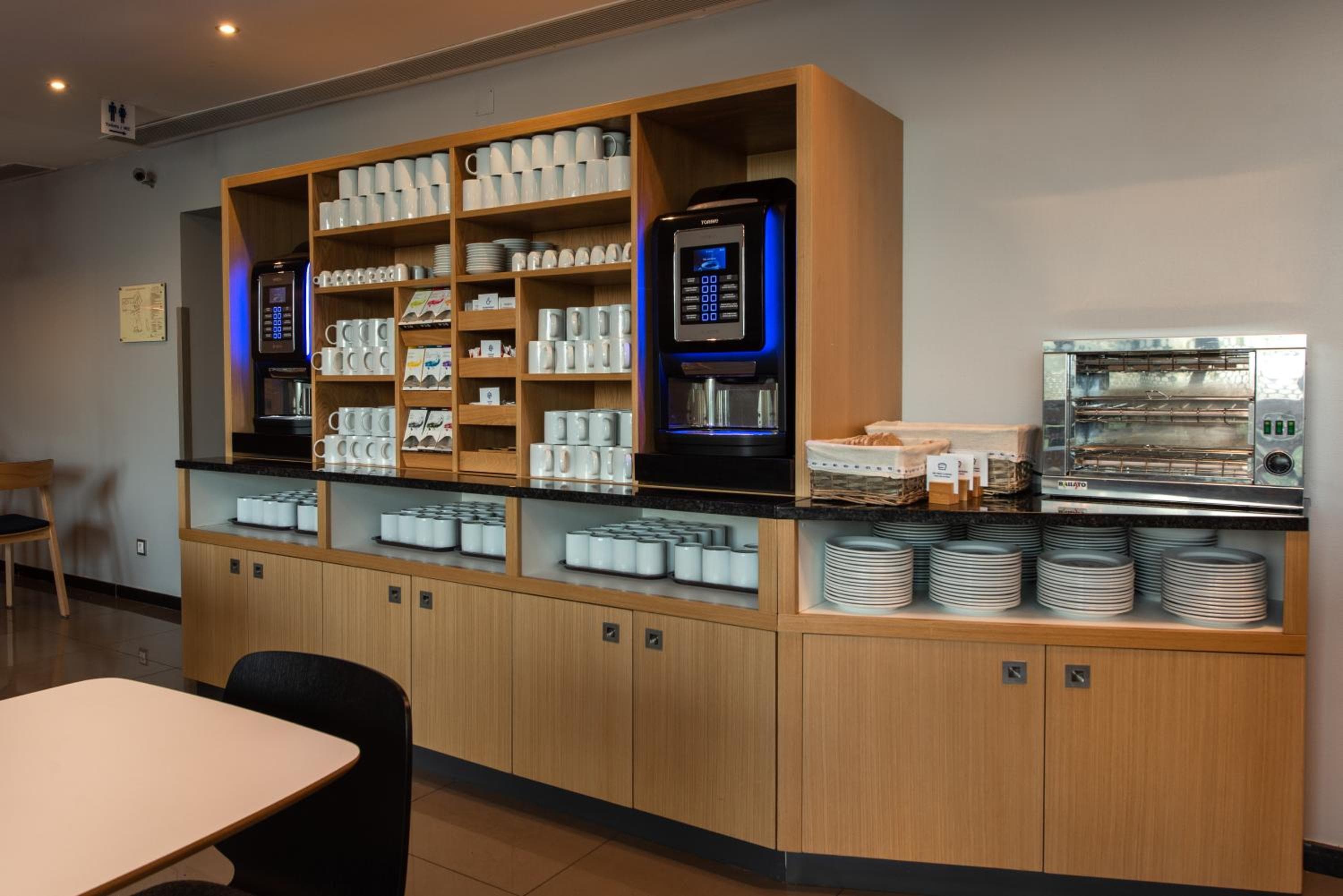 Holiday Inn Express Lisbon Airport by IHG — 19