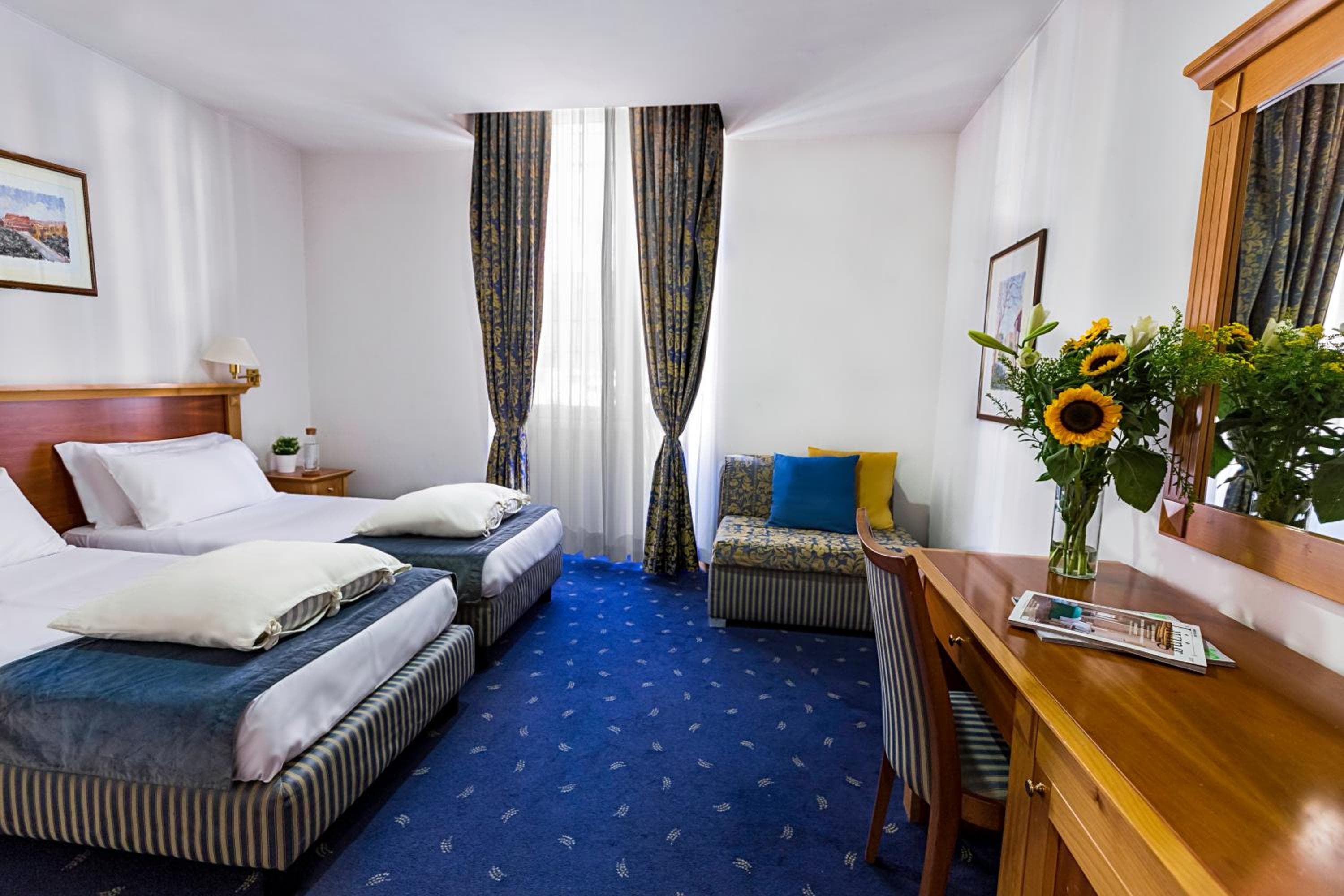 Hotel Diplomatic — 22