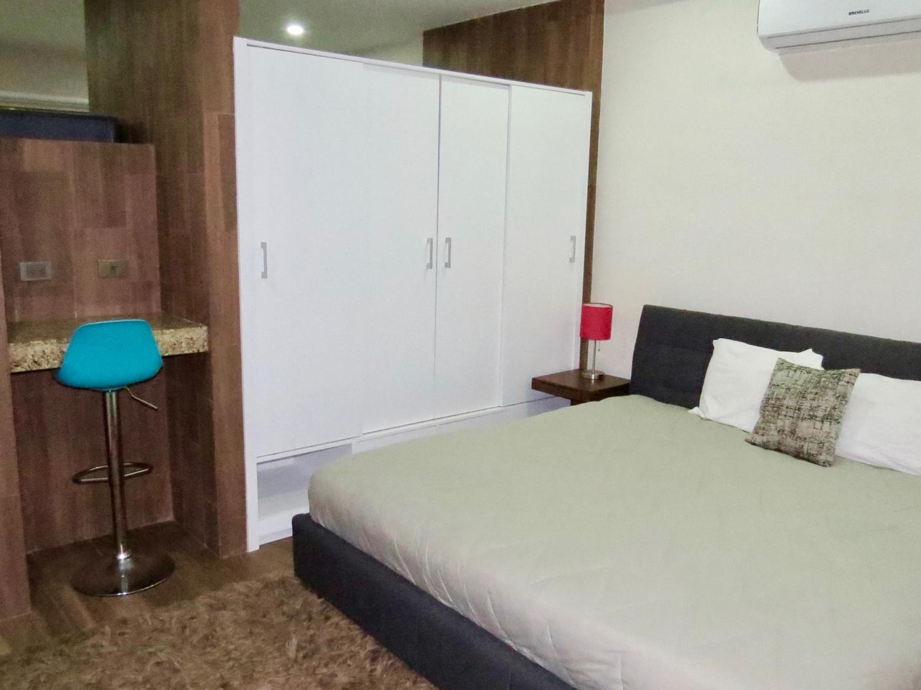 Palmarena Rooms & Residences - Long Stay Comfort with Parking, Sauna, Gym & Pool - Steps from 5th Avenue — 21