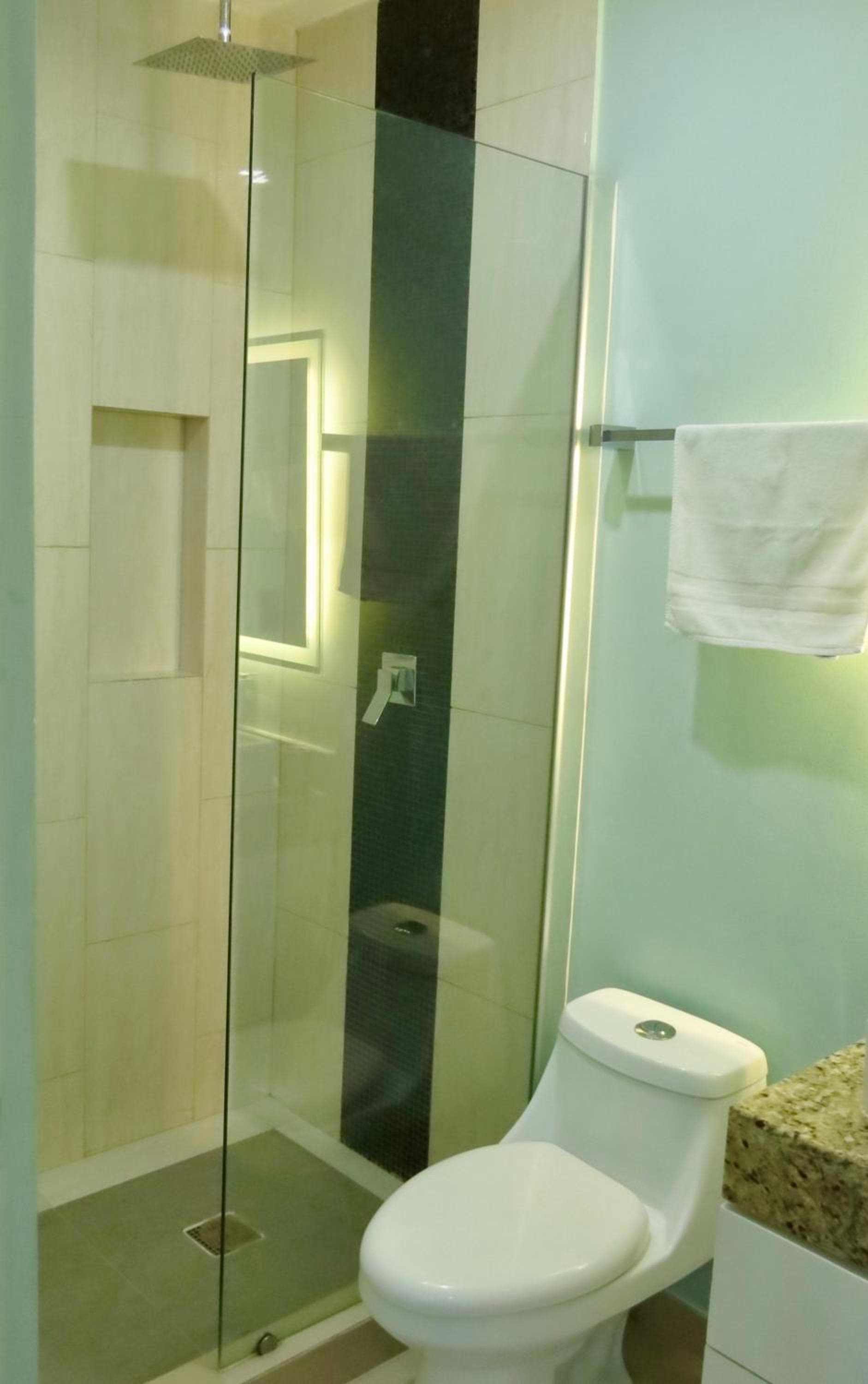 Palmarena Rooms & Residences - Long Stay Comfort with Parking, Sauna, Gym & Pool - Steps from 5th Avenue — 5