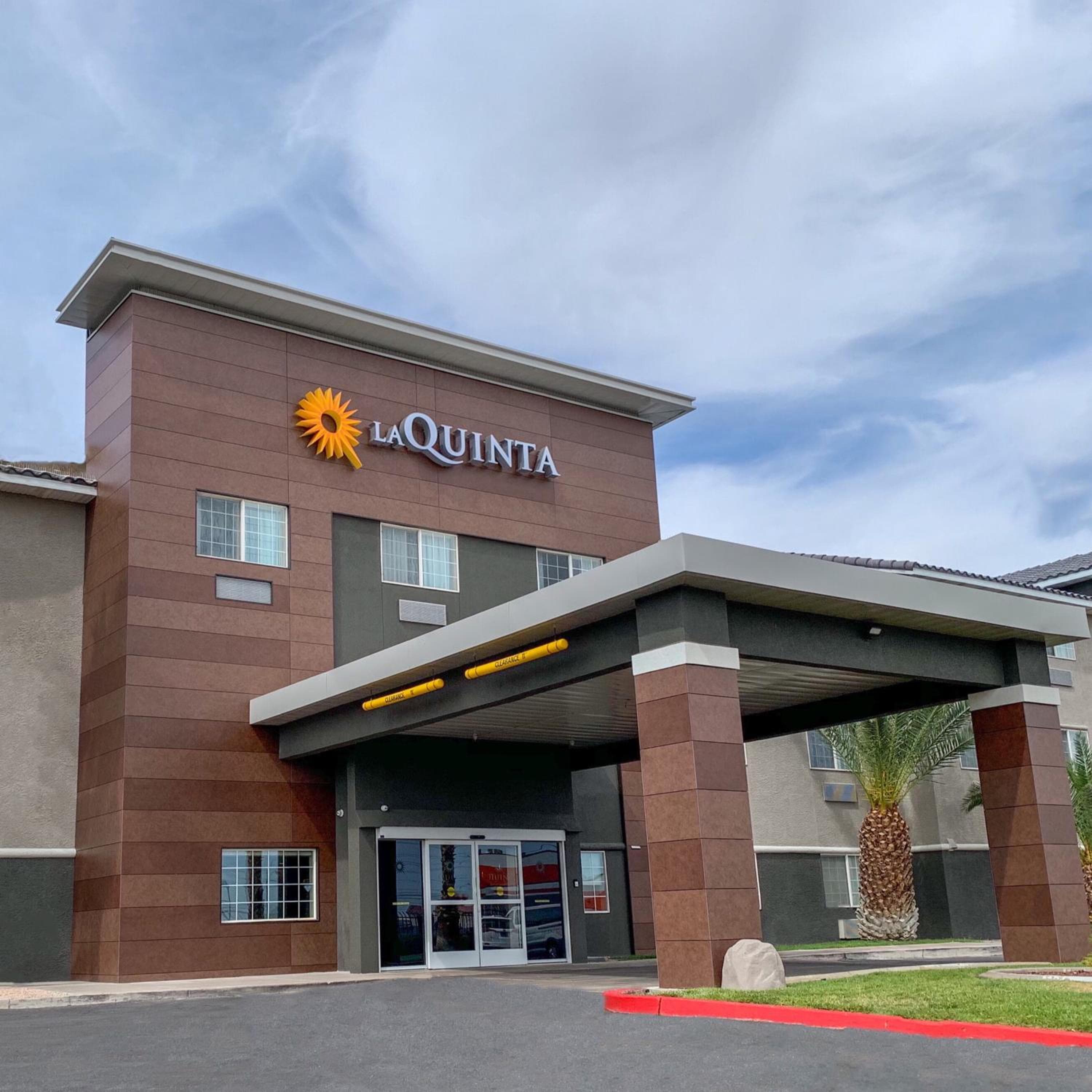 La Quinta Inn & Suites by Wyndham Las Vegas Nellis — 27
