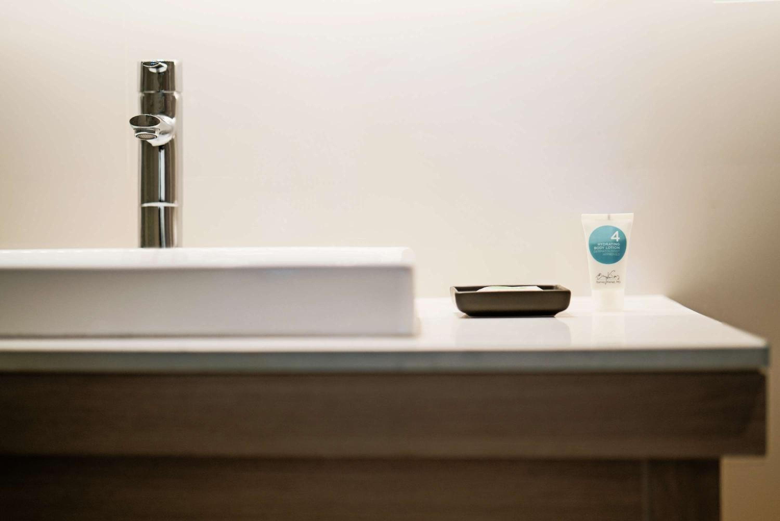 Hyatt Place Bangkok Sukhumvit 24 — 29