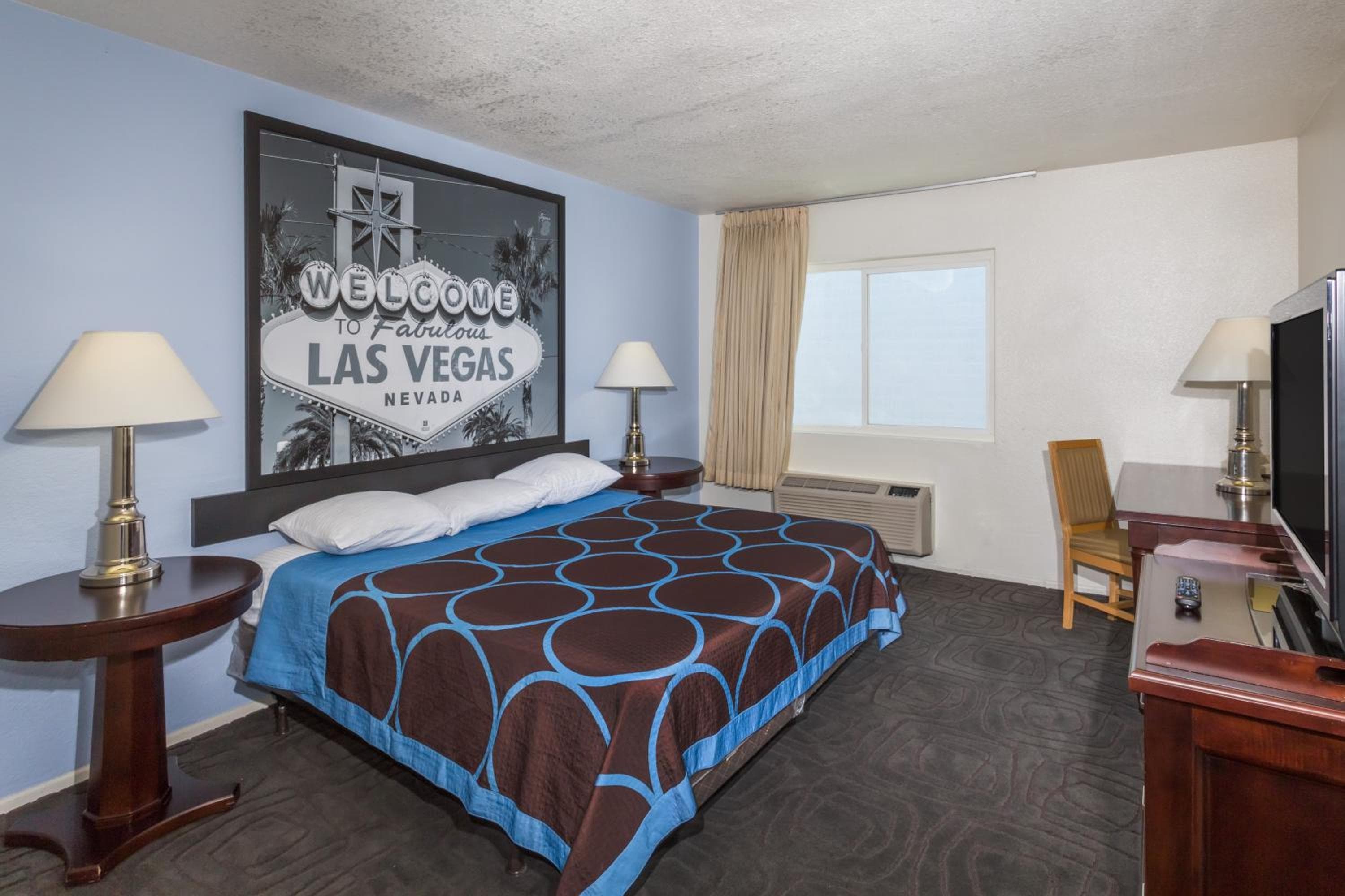 Super 8 by Wyndham Las Vegas North Strip/Zona de Fremont St. — 12