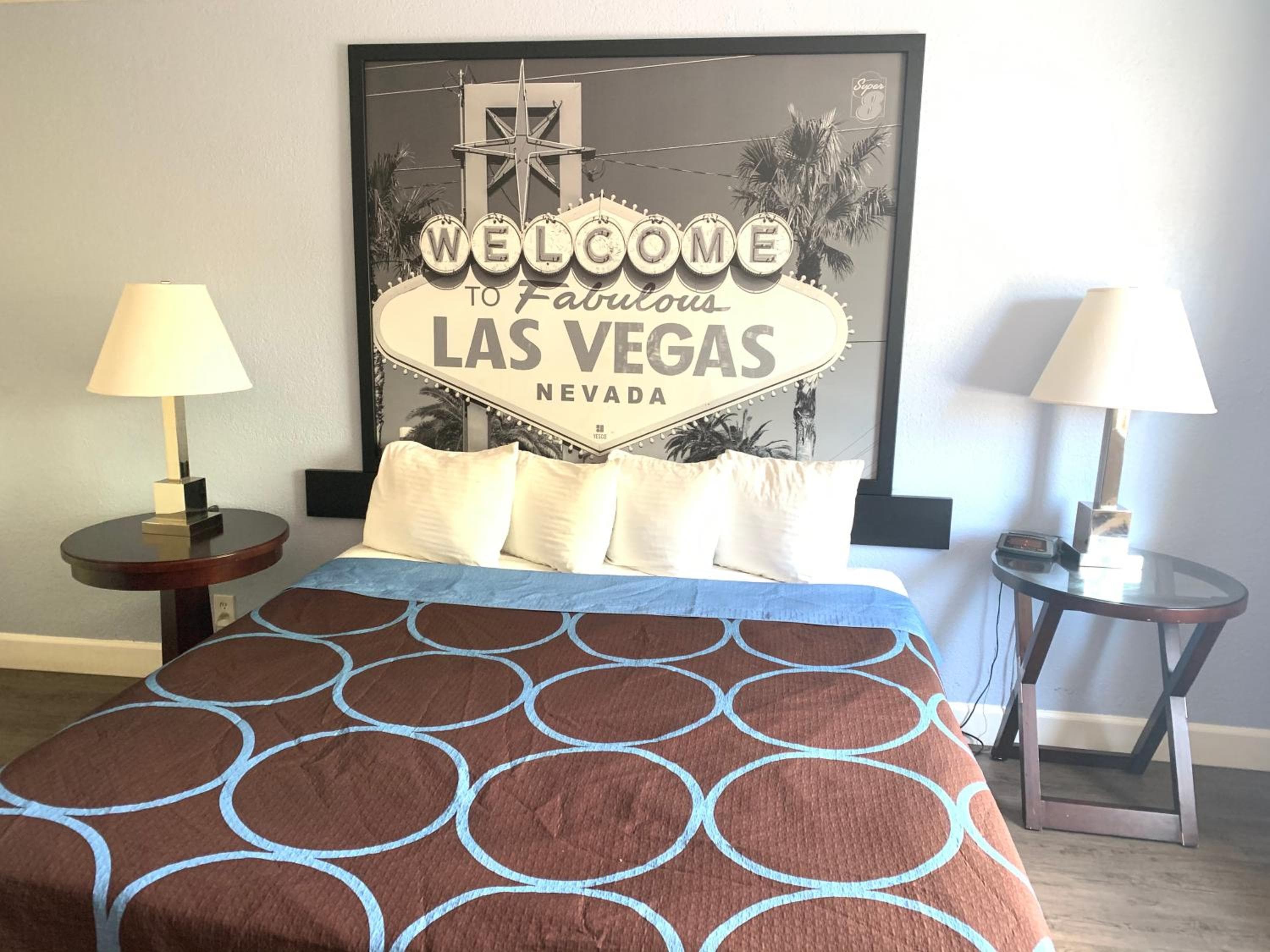 Super 8 by Wyndham Las Vegas North Strip/Zona de Fremont St. — 13