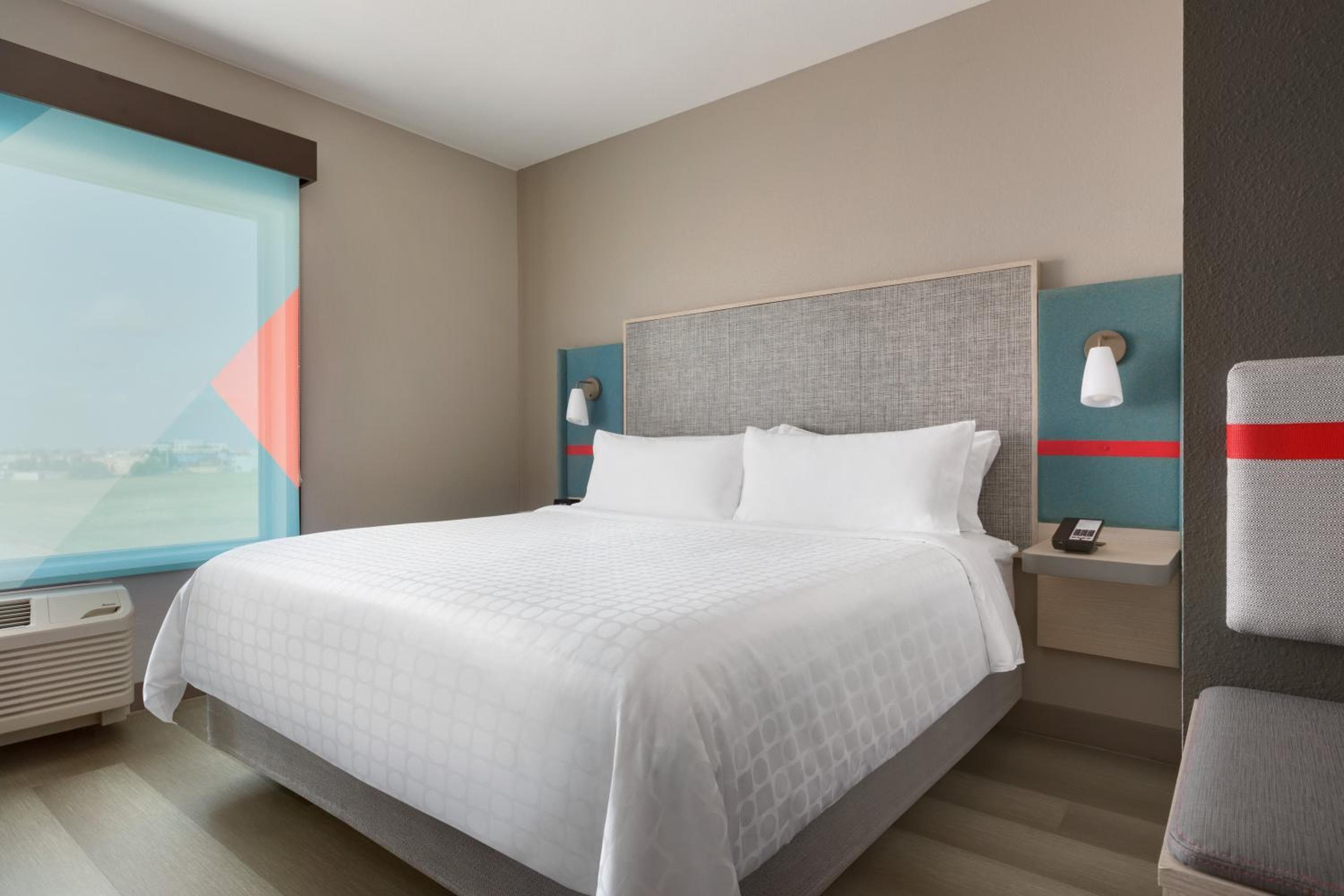 avid hotels - Orlando International Airport by IHG — 22