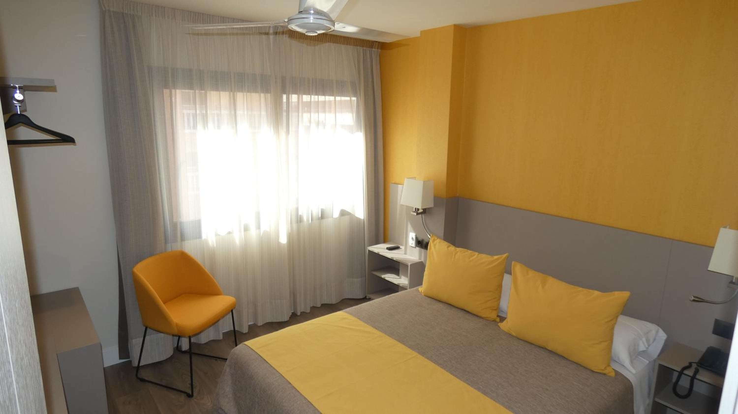 Hotel Zeus — 1