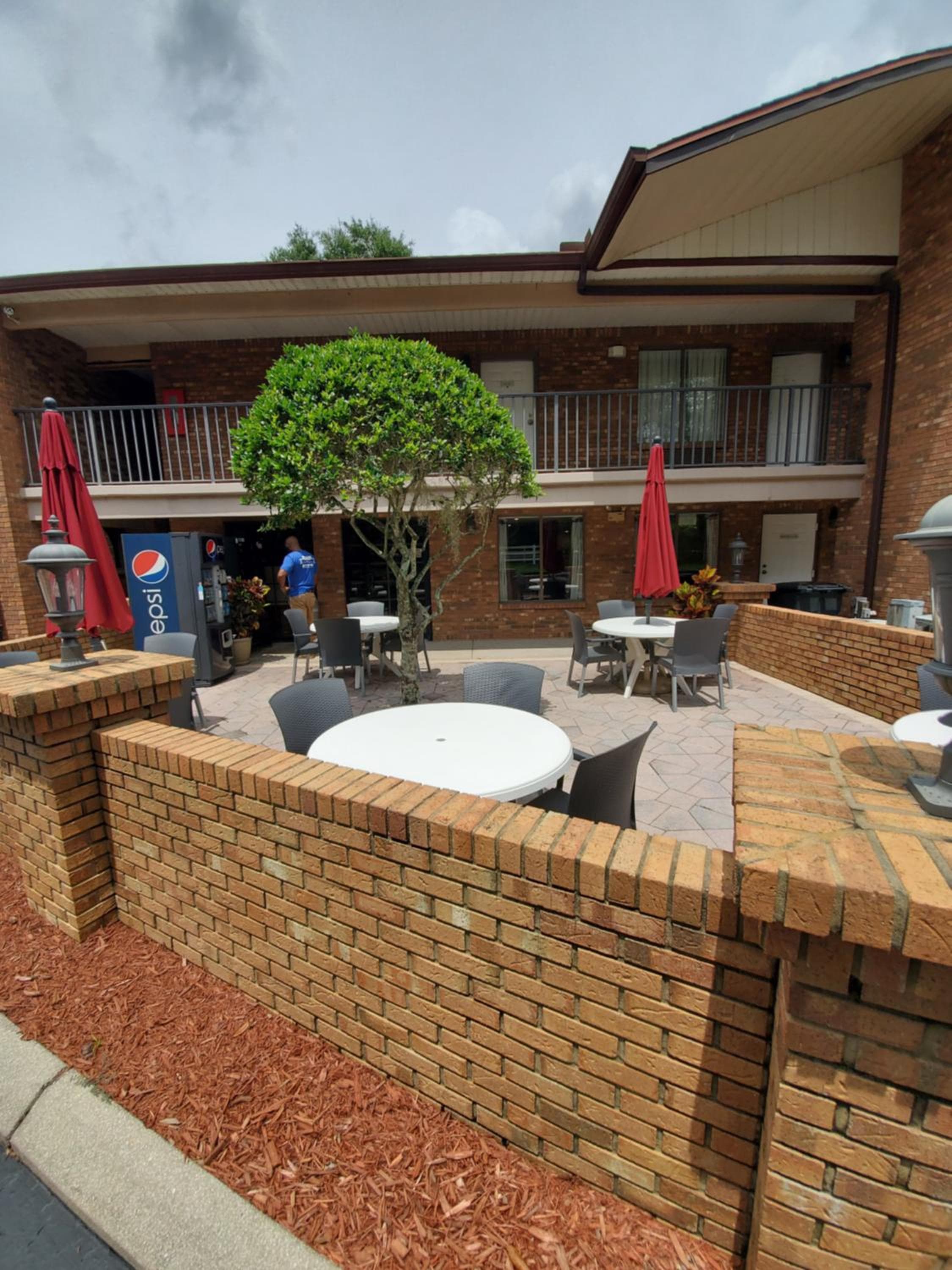Ramada by Wyndham Temple Terrace/Tampa North — 10