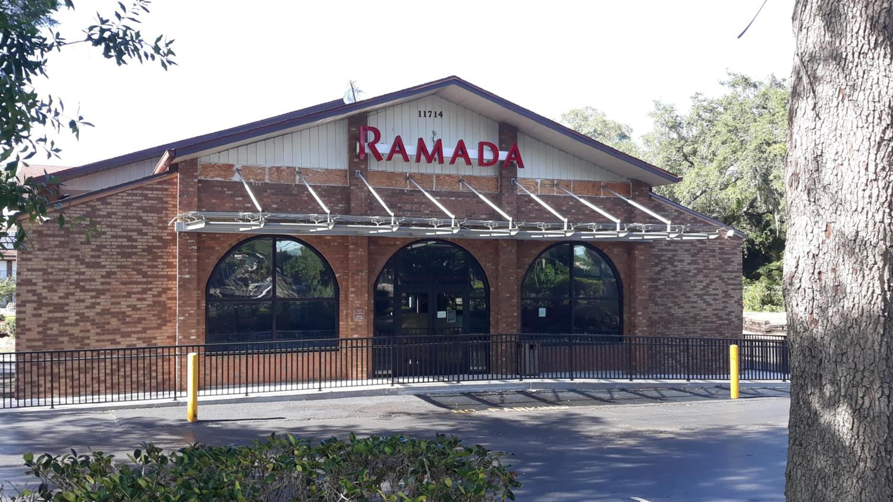 Ramada by Wyndham Temple Terrace/Tampa Norte — 1