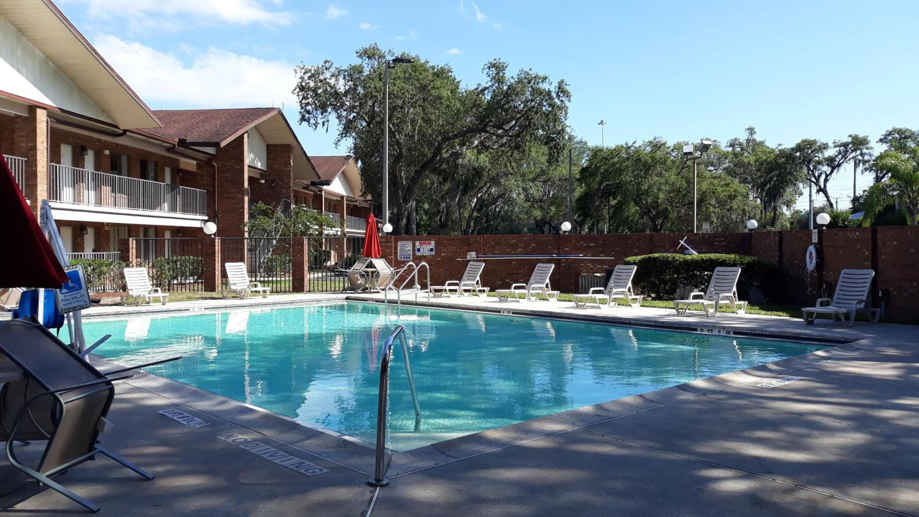 Ramada by Wyndham Temple Terrace/Tampa Norte — 13