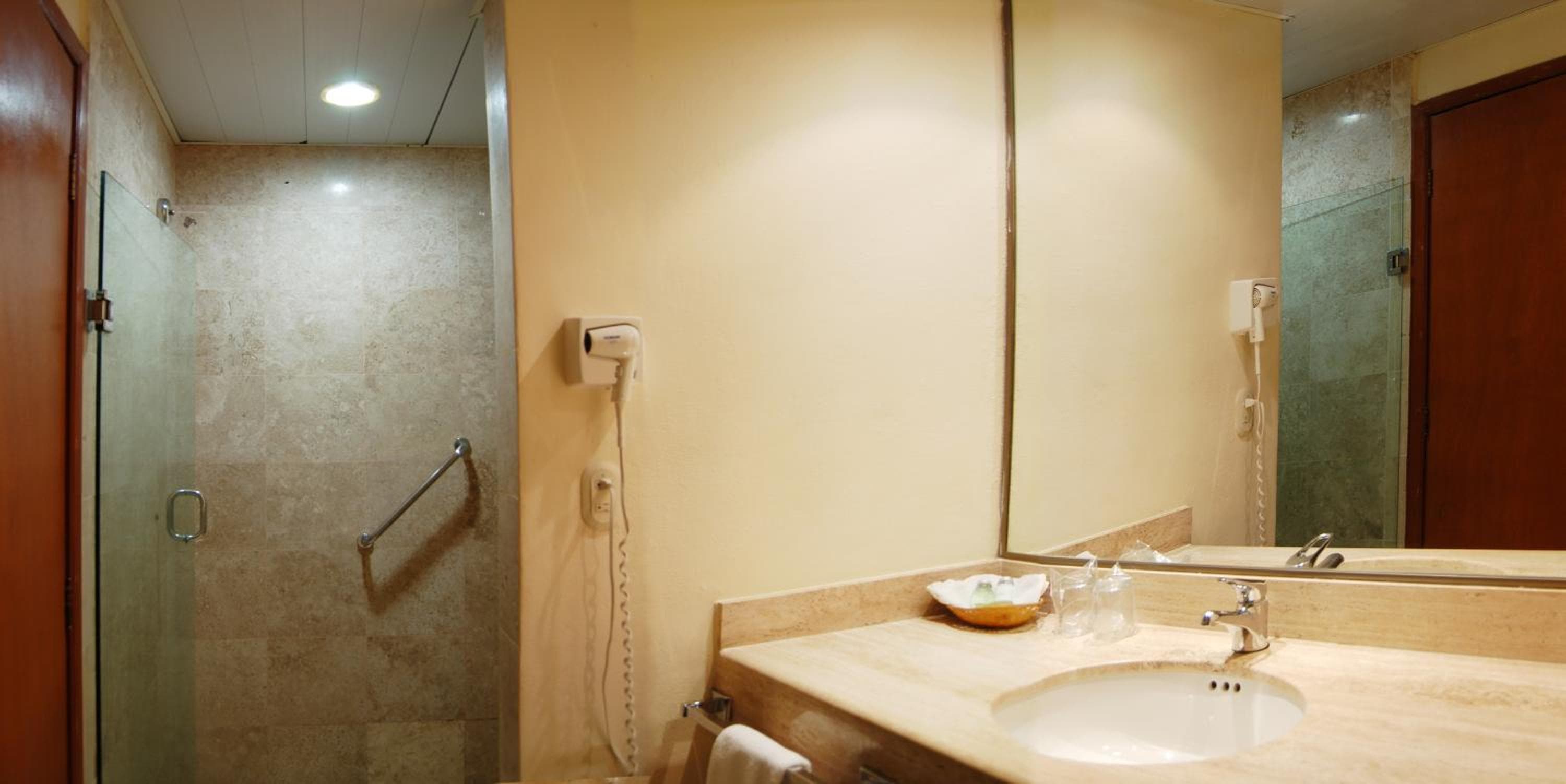 Hotel Los Itzaes by 5th av — 30