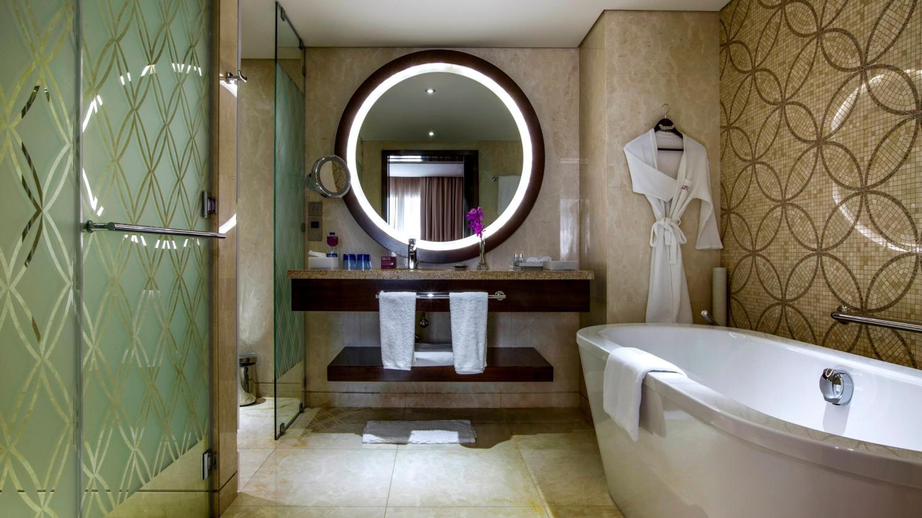 Crowne Plaza Dubai Deira by IHG — 11