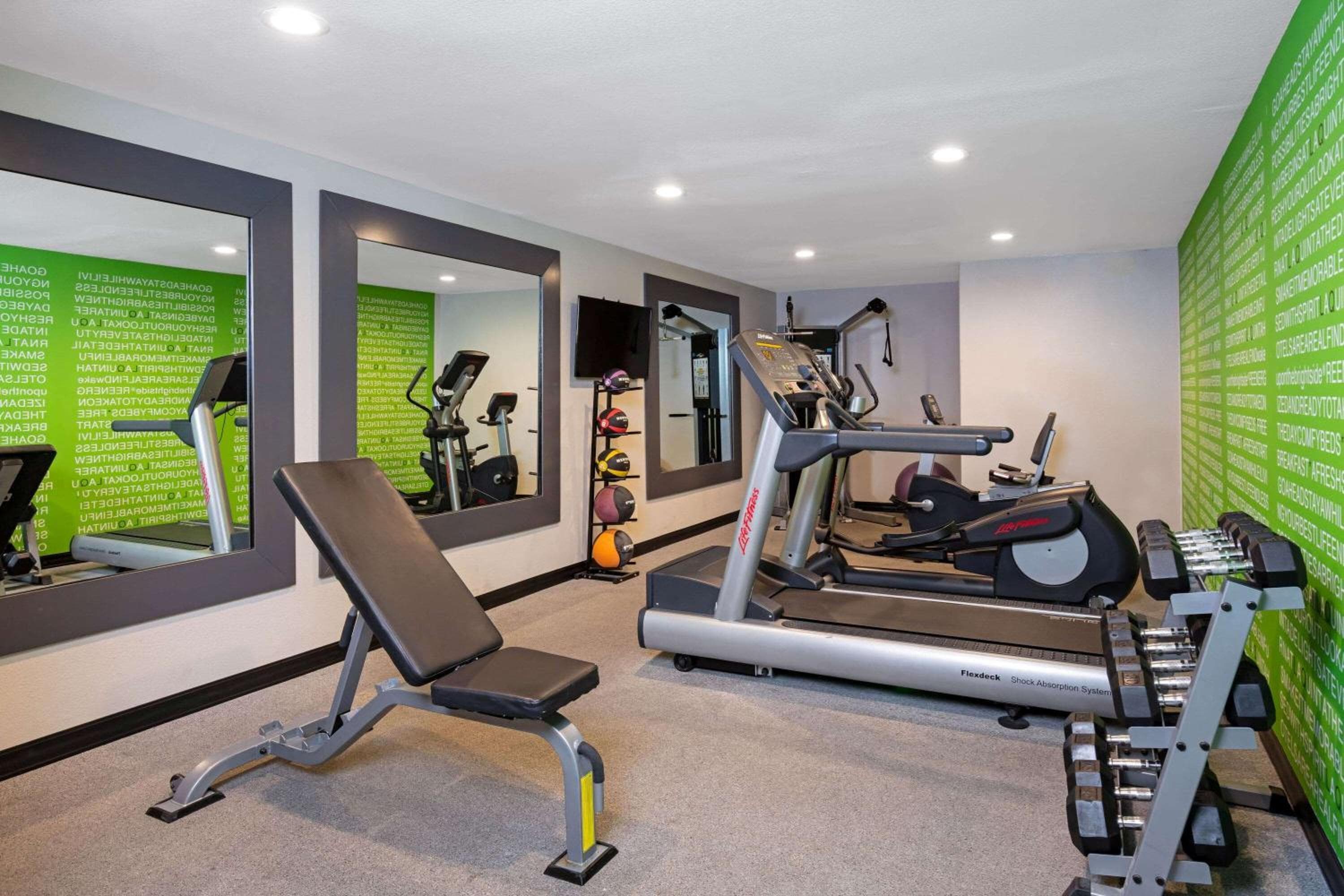 La Quinta Inn & Suites by Wyndham Las Vegas Nellis — 7