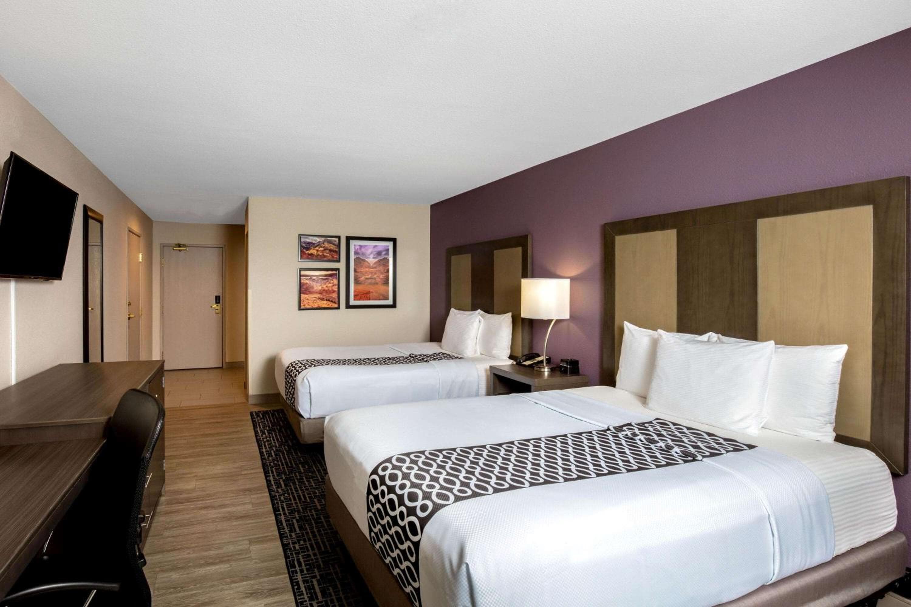 La Quinta Inn & Suites by Wyndham Las Vegas Nellis — 12
