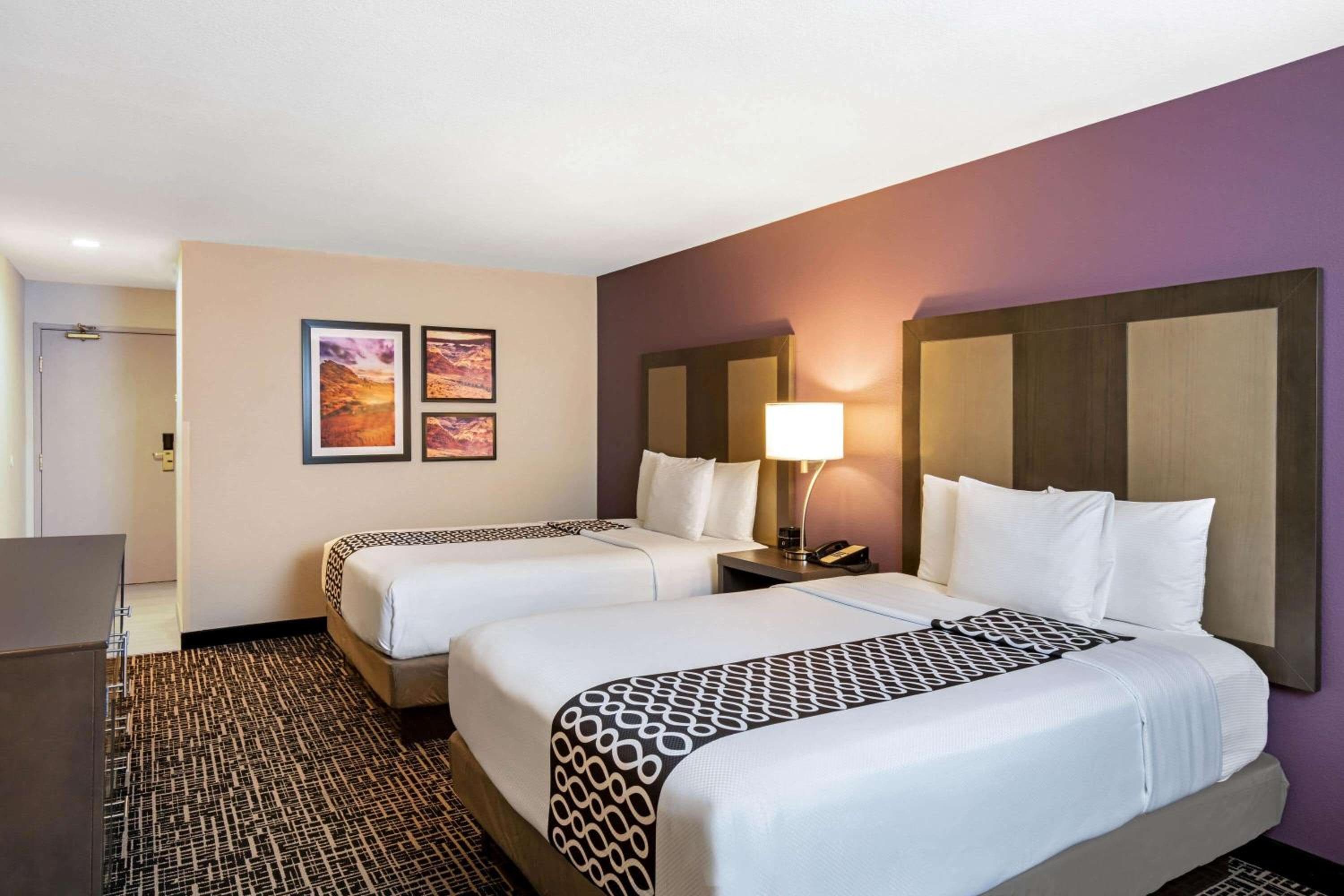 La Quinta Inn & Suites by Wyndham Las Vegas Nellis — 11