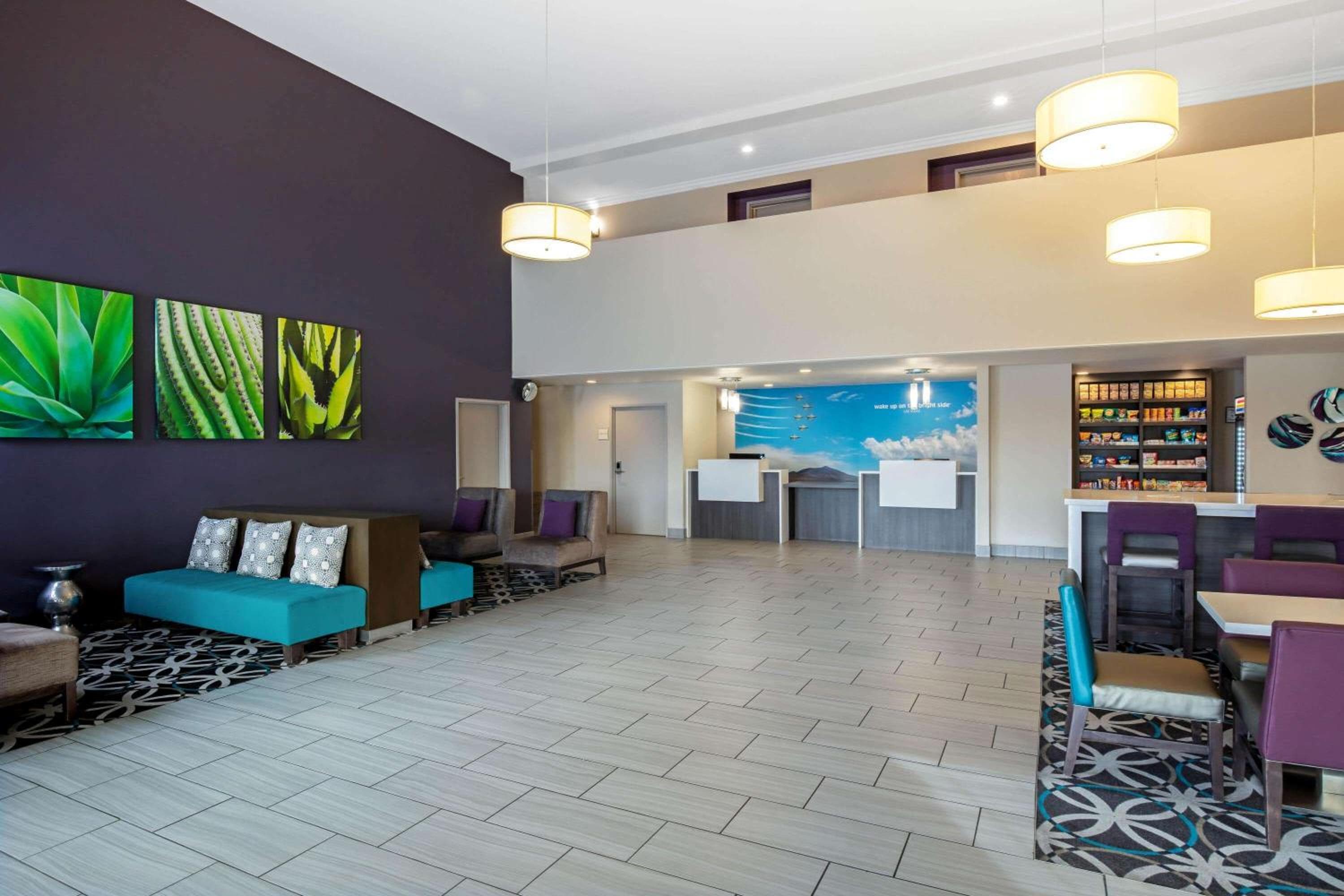 La Quinta Inn & Suites by Wyndham Las Vegas Nellis — 5