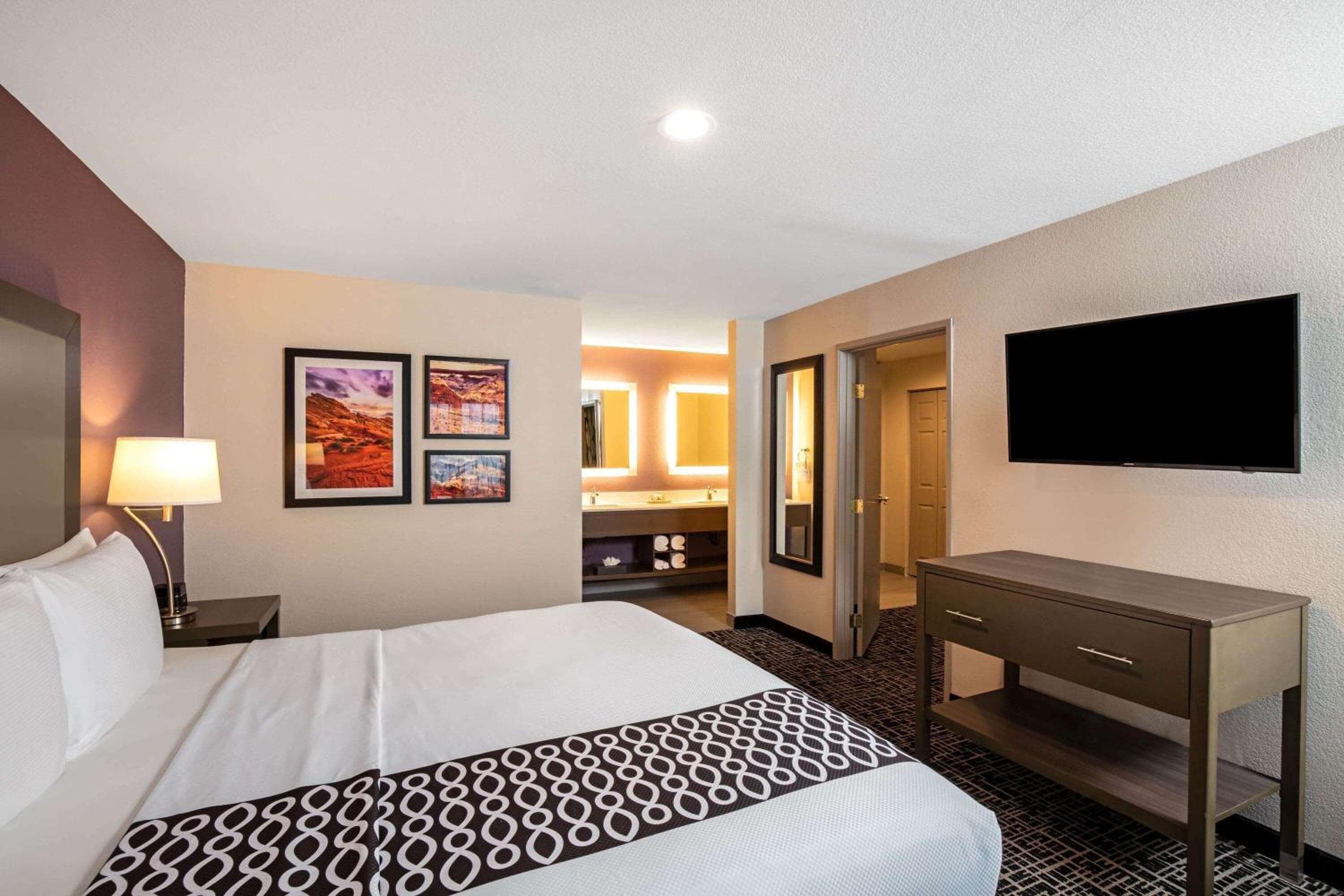 La Quinta Inn & Suites by Wyndham Las Vegas Nellis — 28
