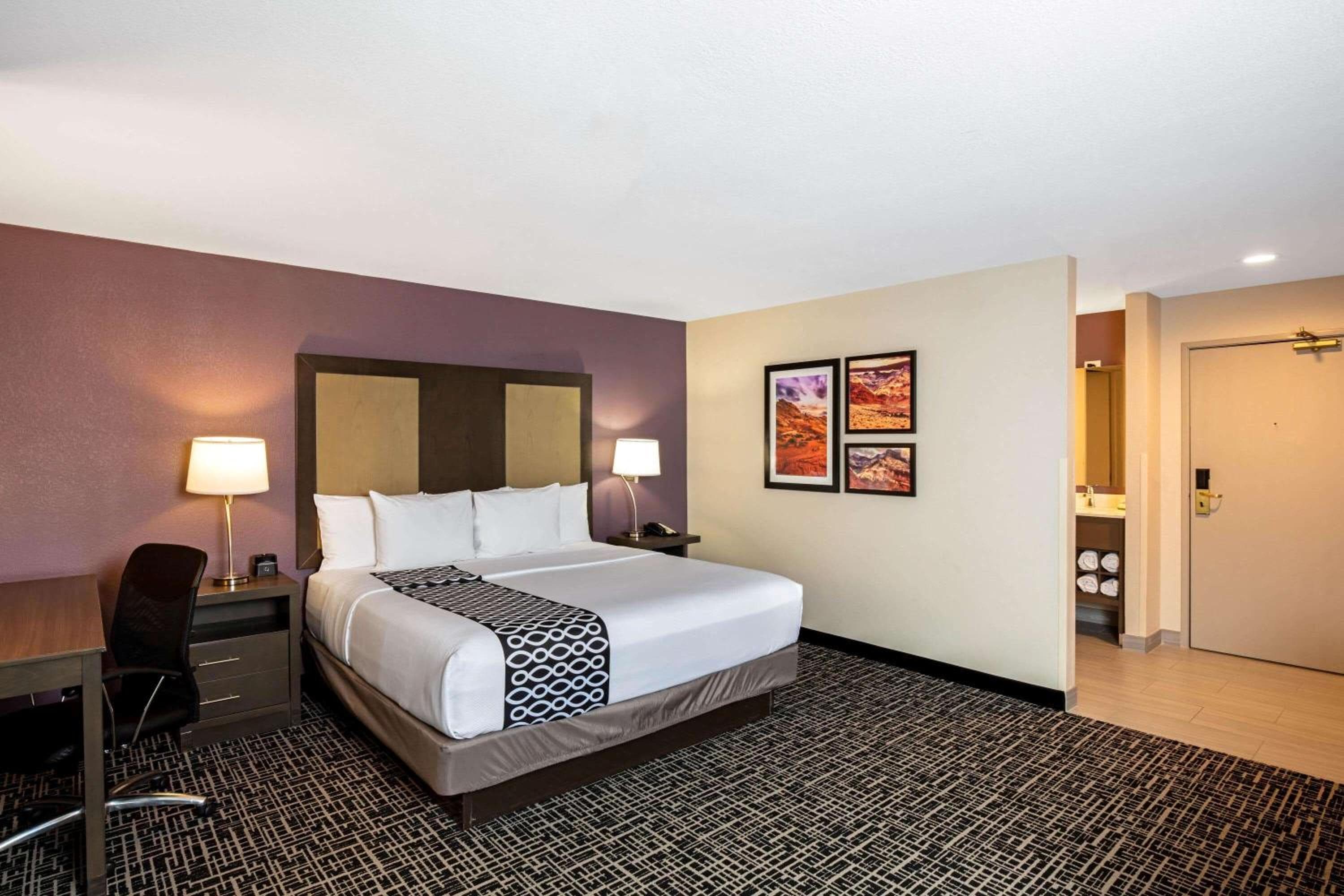 La Quinta Inn & Suites by Wyndham Las Vegas Nellis — 25