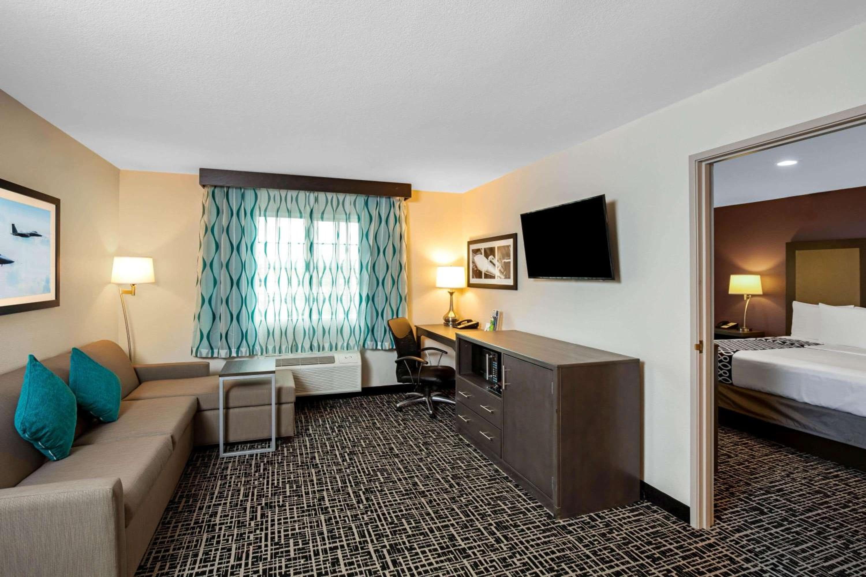 La Quinta Inn & Suites by Wyndham Las Vegas Nellis — 27