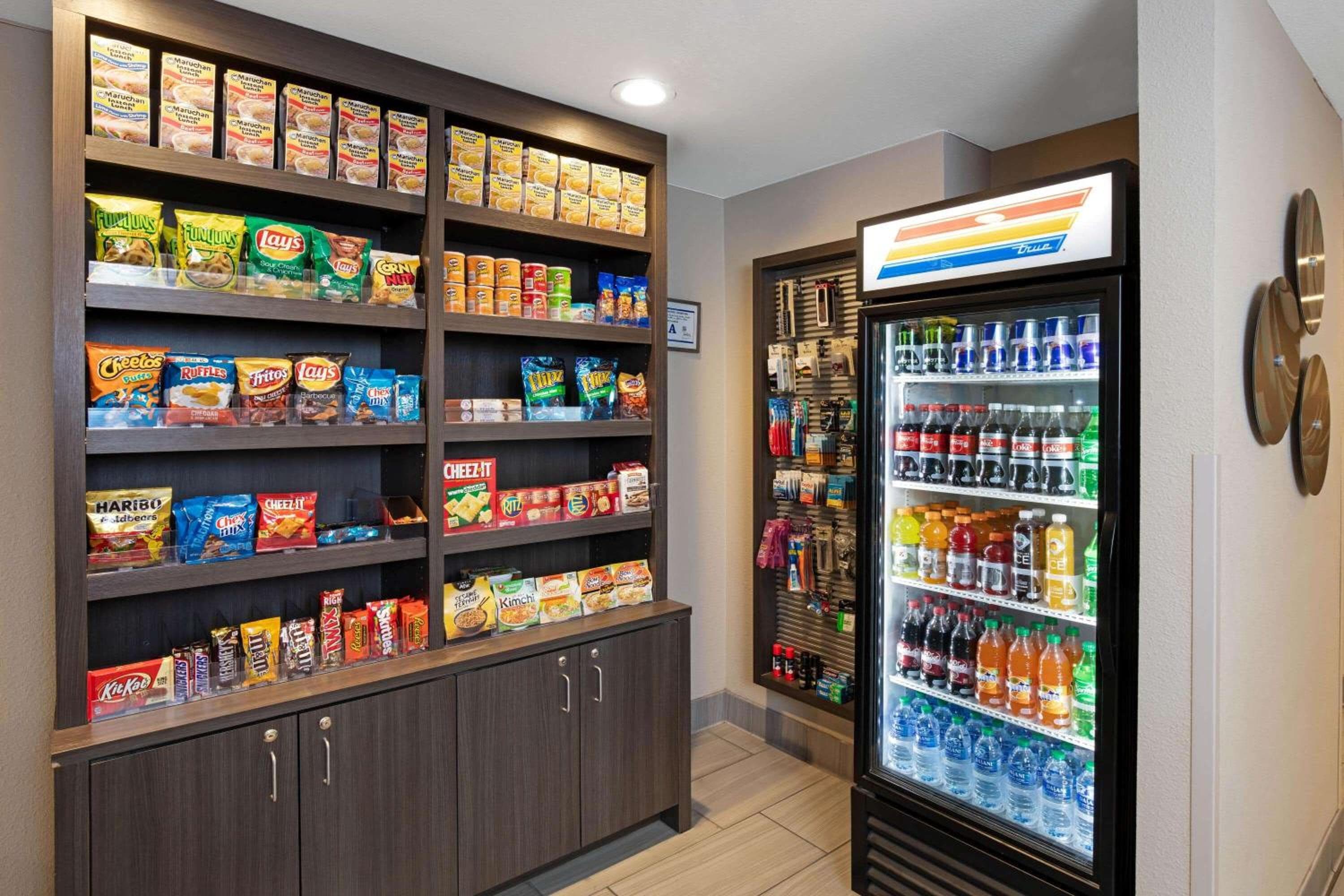 La Quinta Inn & Suites by Wyndham Las Vegas Nellis — 29