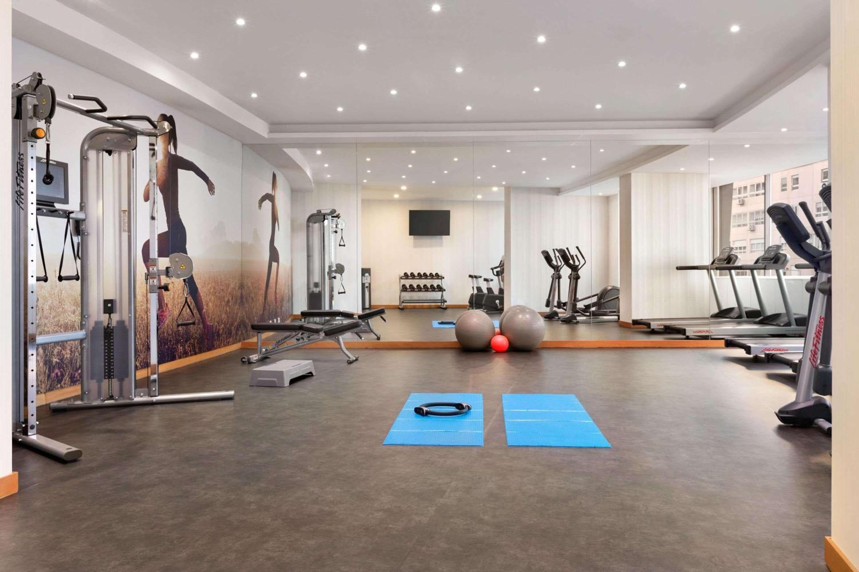 Ramada by Wyndham Lisbon — 13