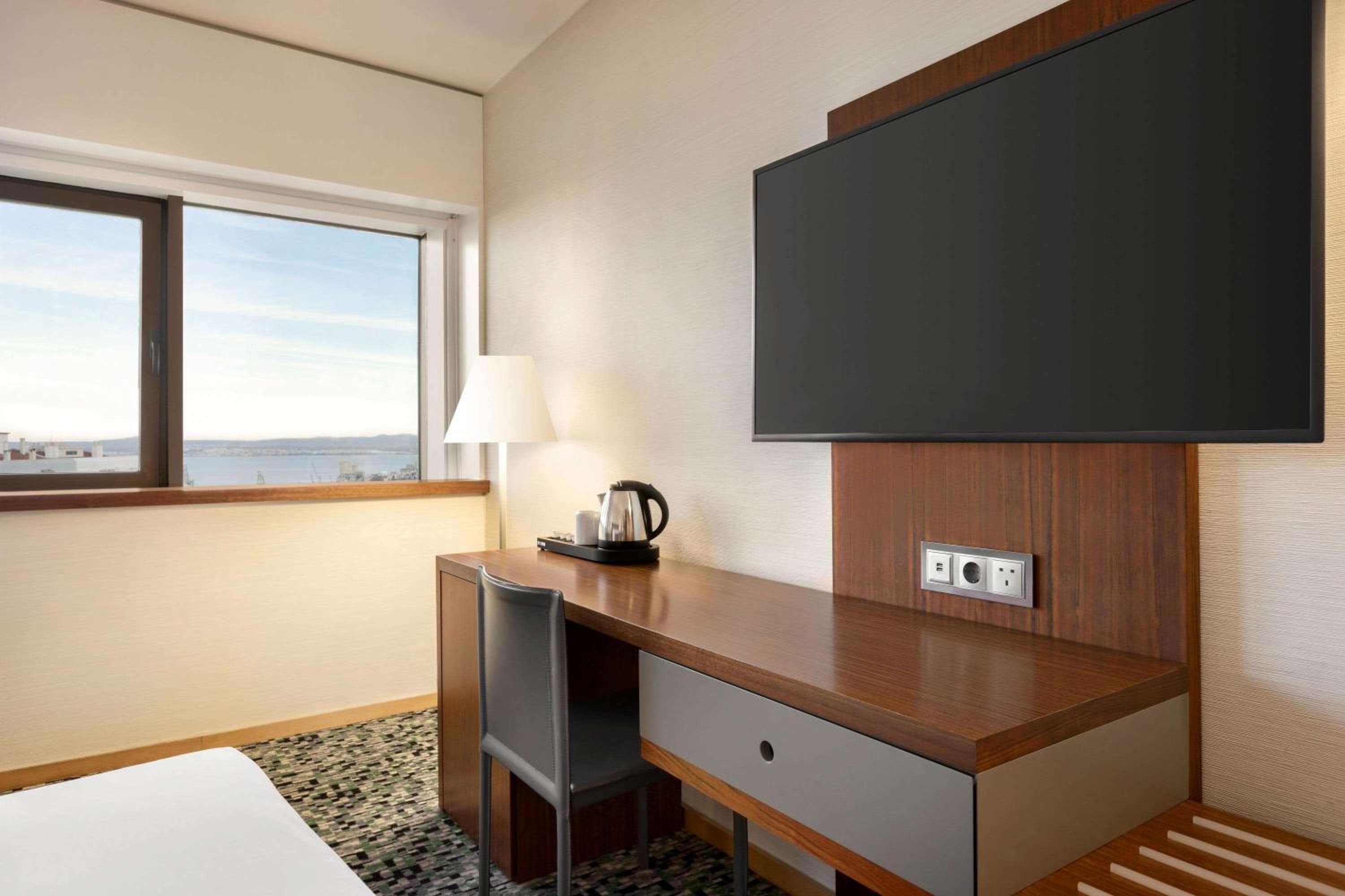 Ramada by Wyndham Lisbon — 6