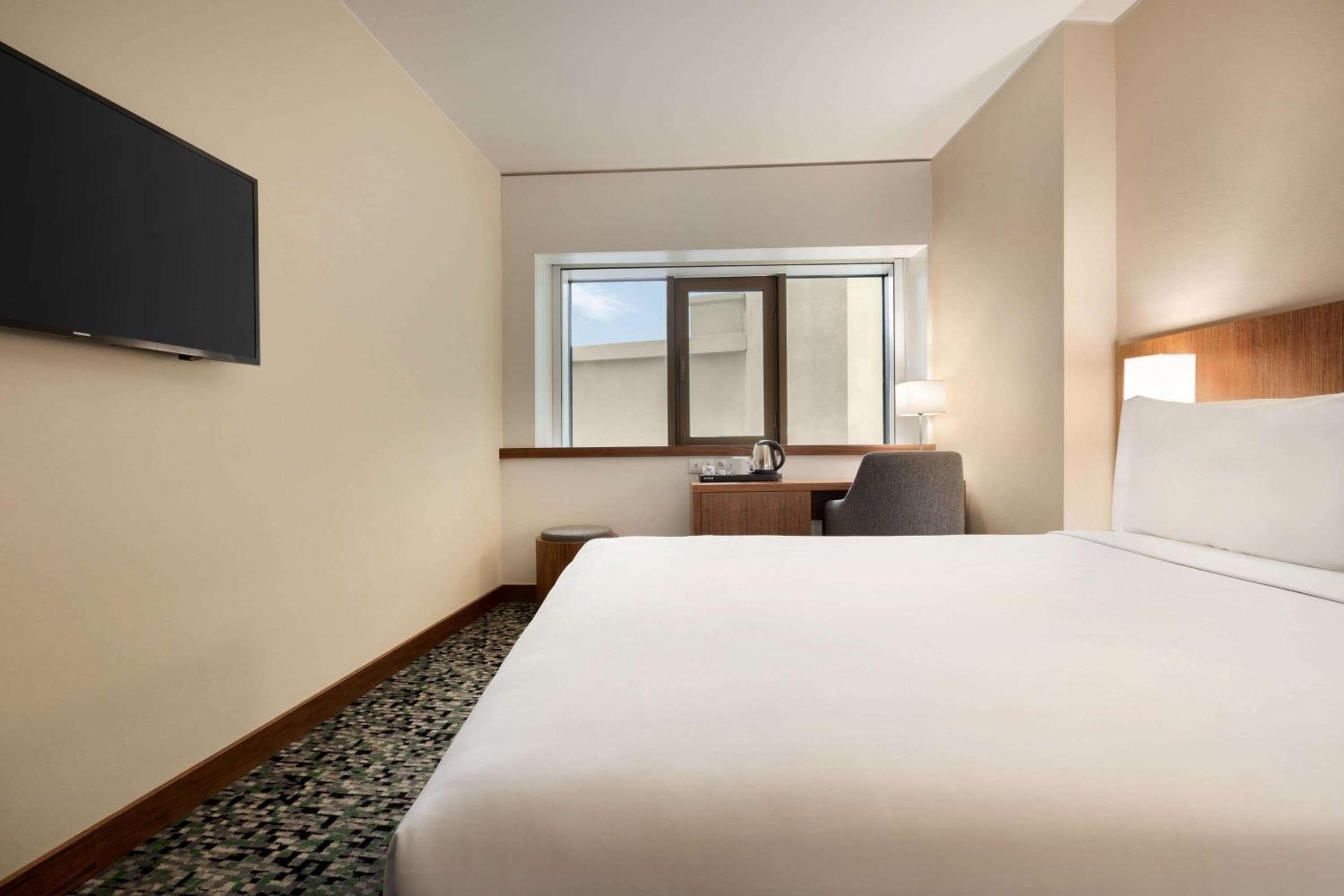 Ramada by Wyndham Lisbon — 10