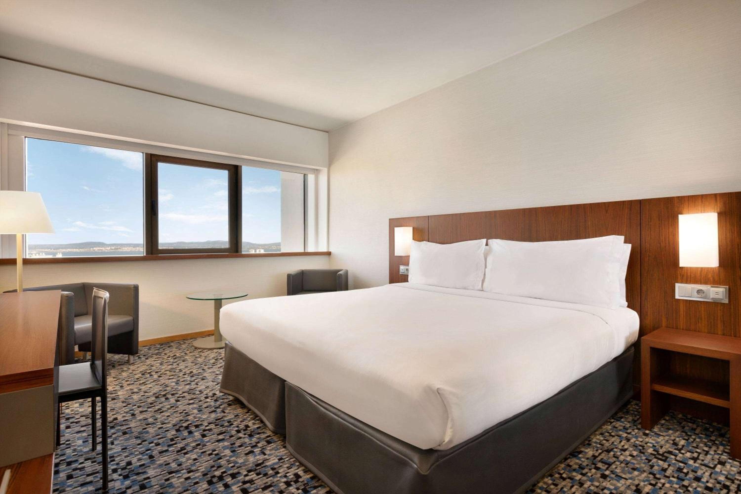 Ramada by Wyndham Lisbon — 18
