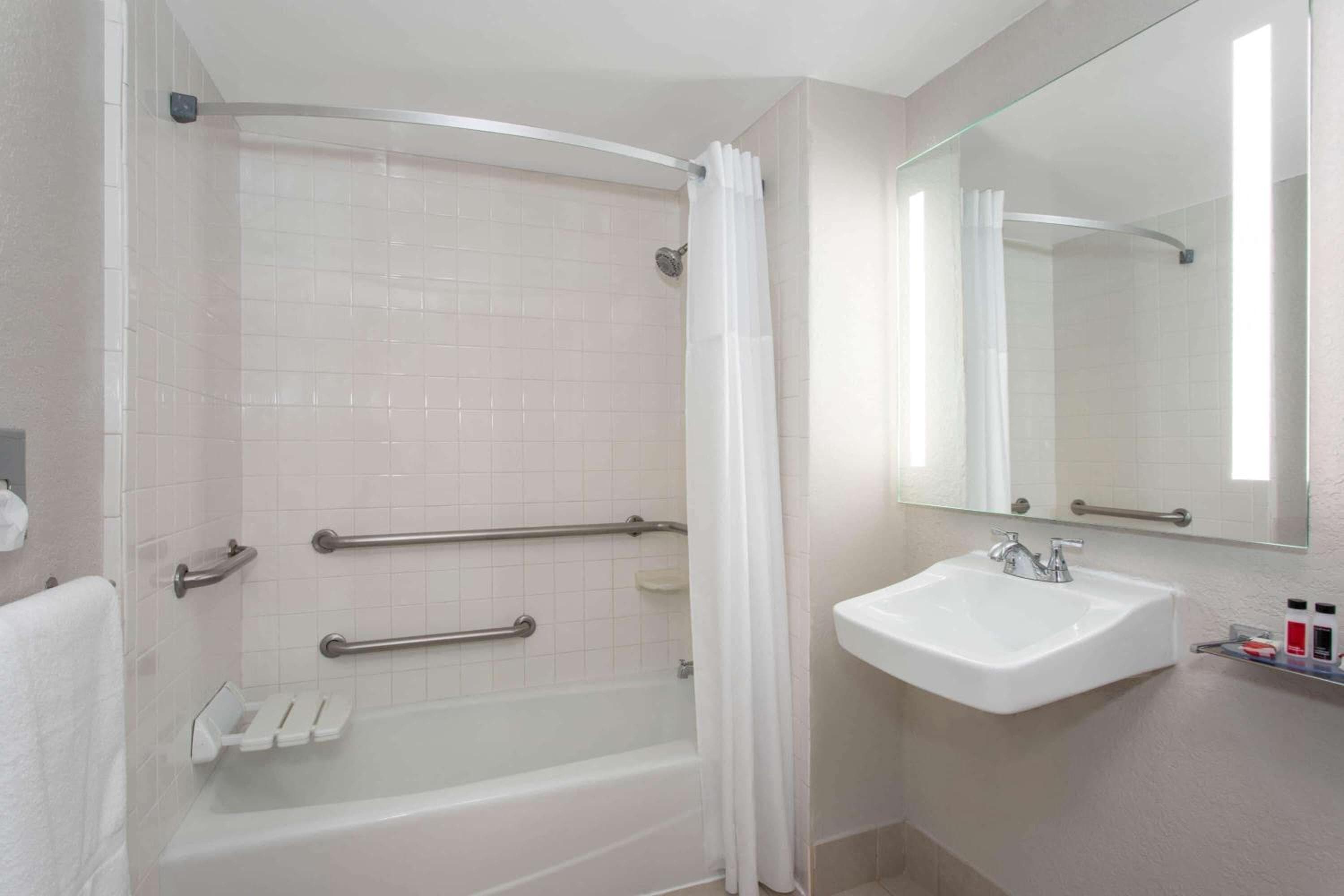 Days Inn by Wyndham Orlando Conv. Center/International Dr — 16