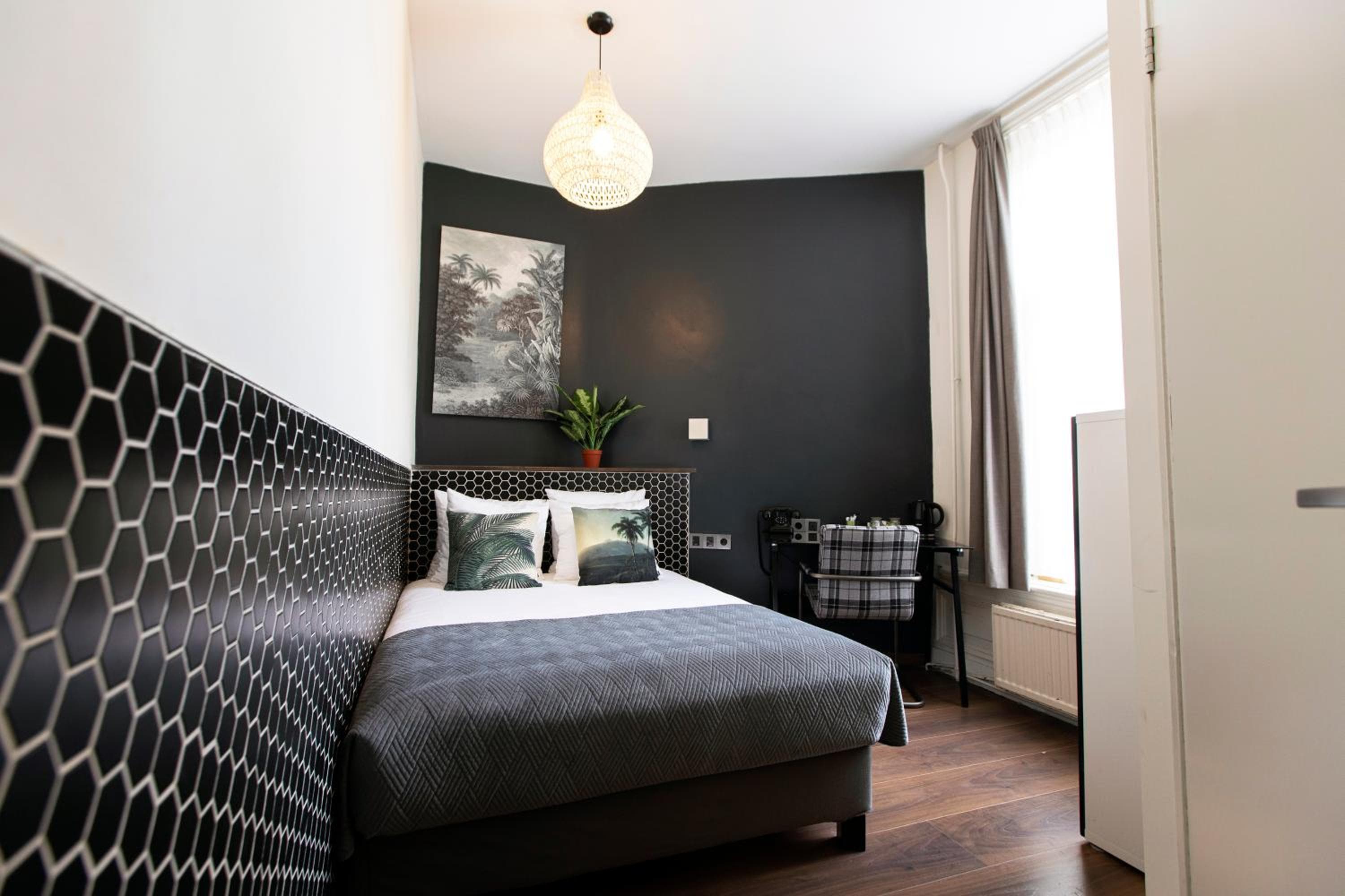 Quentin Canal House Hotel — 9