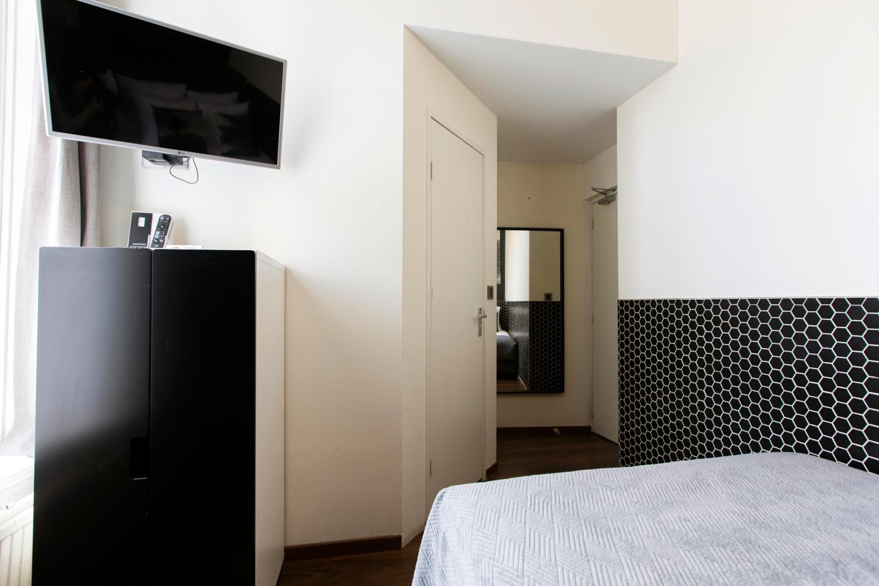 Quentin Canal House Hotel — 28