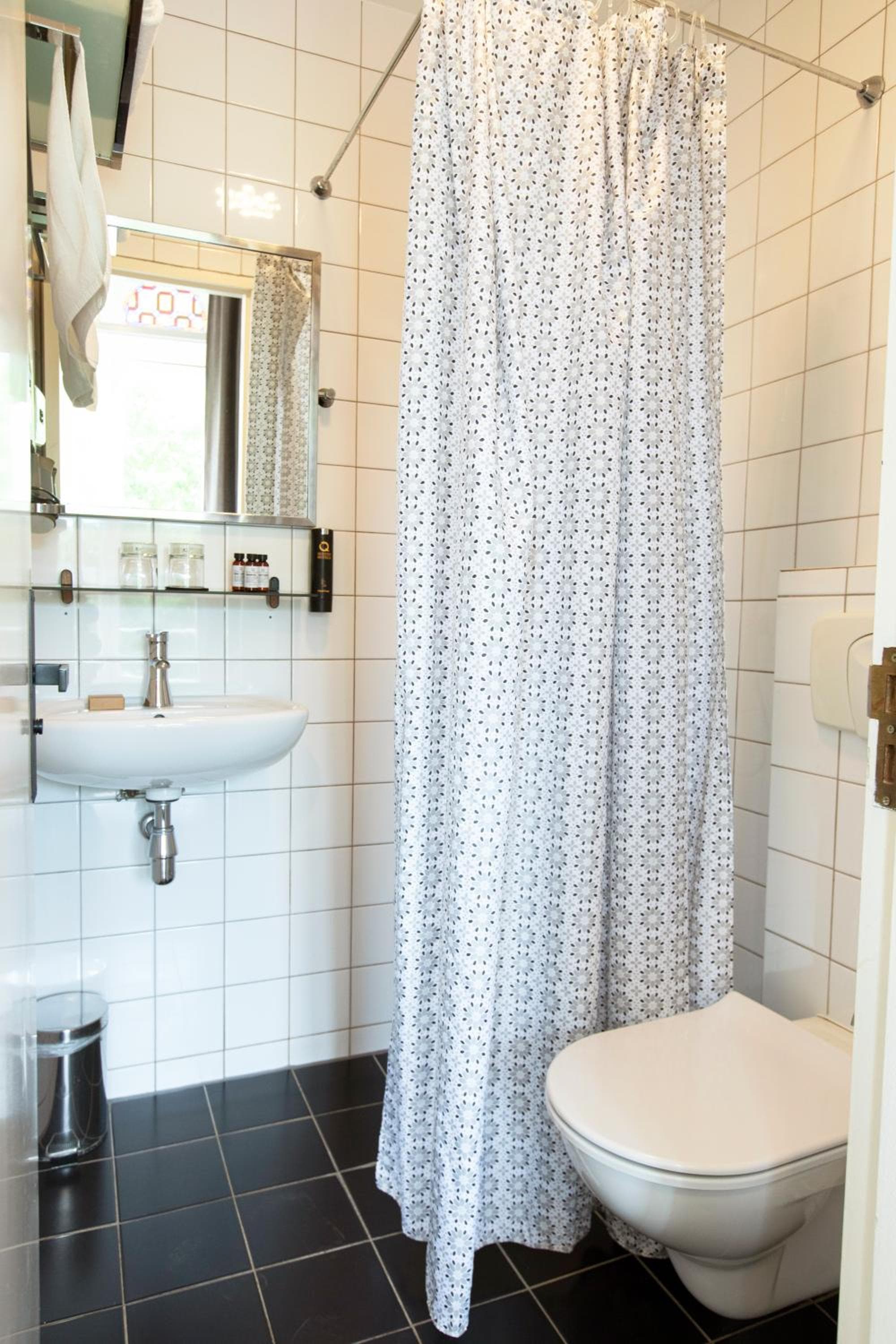 Quentin Canal House Hotel — 6