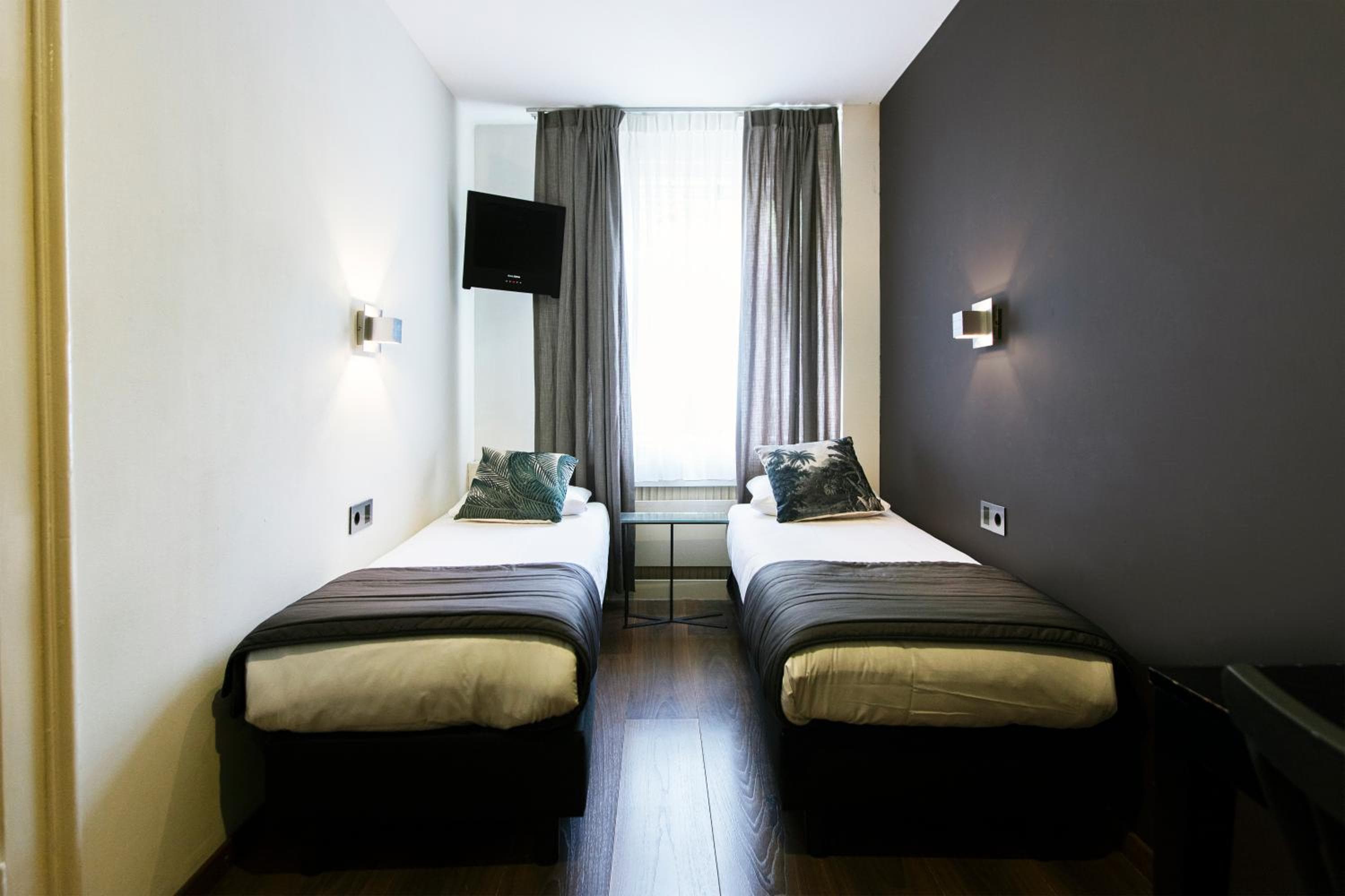 Quentin Canal House Hotel — 17