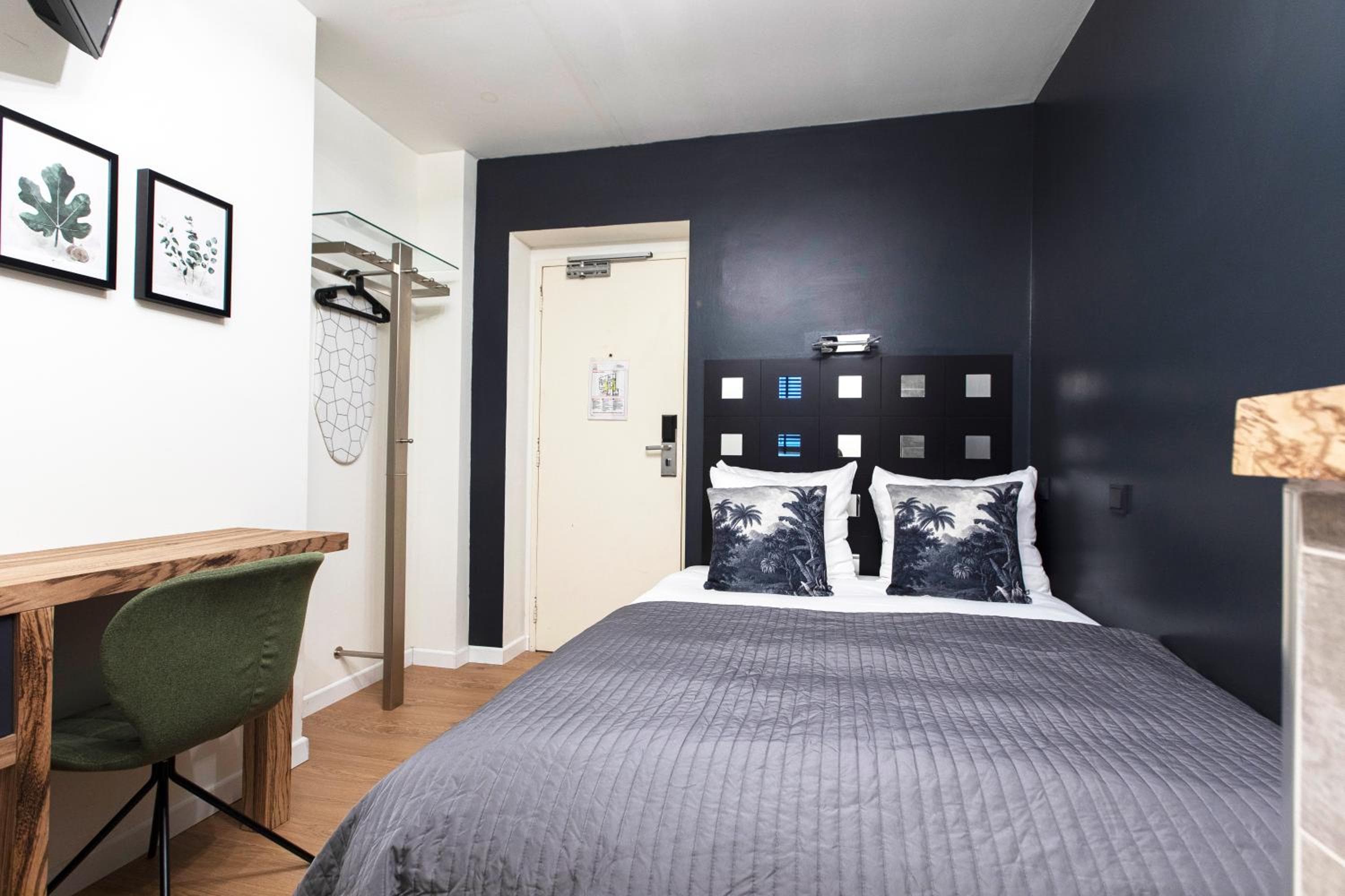 Quentin Canal House Hotel — 3