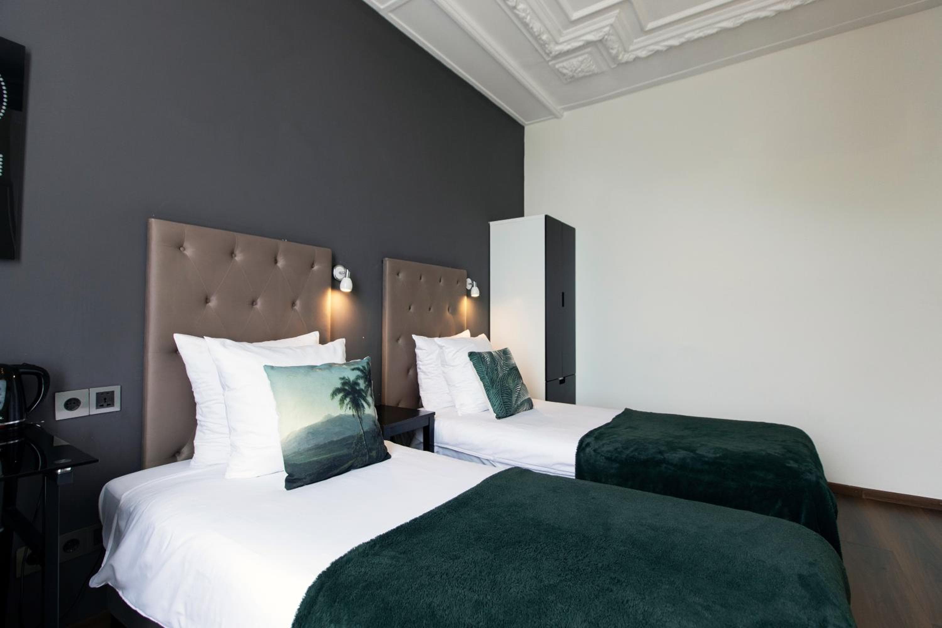 Quentin Canal House Hotel — 4