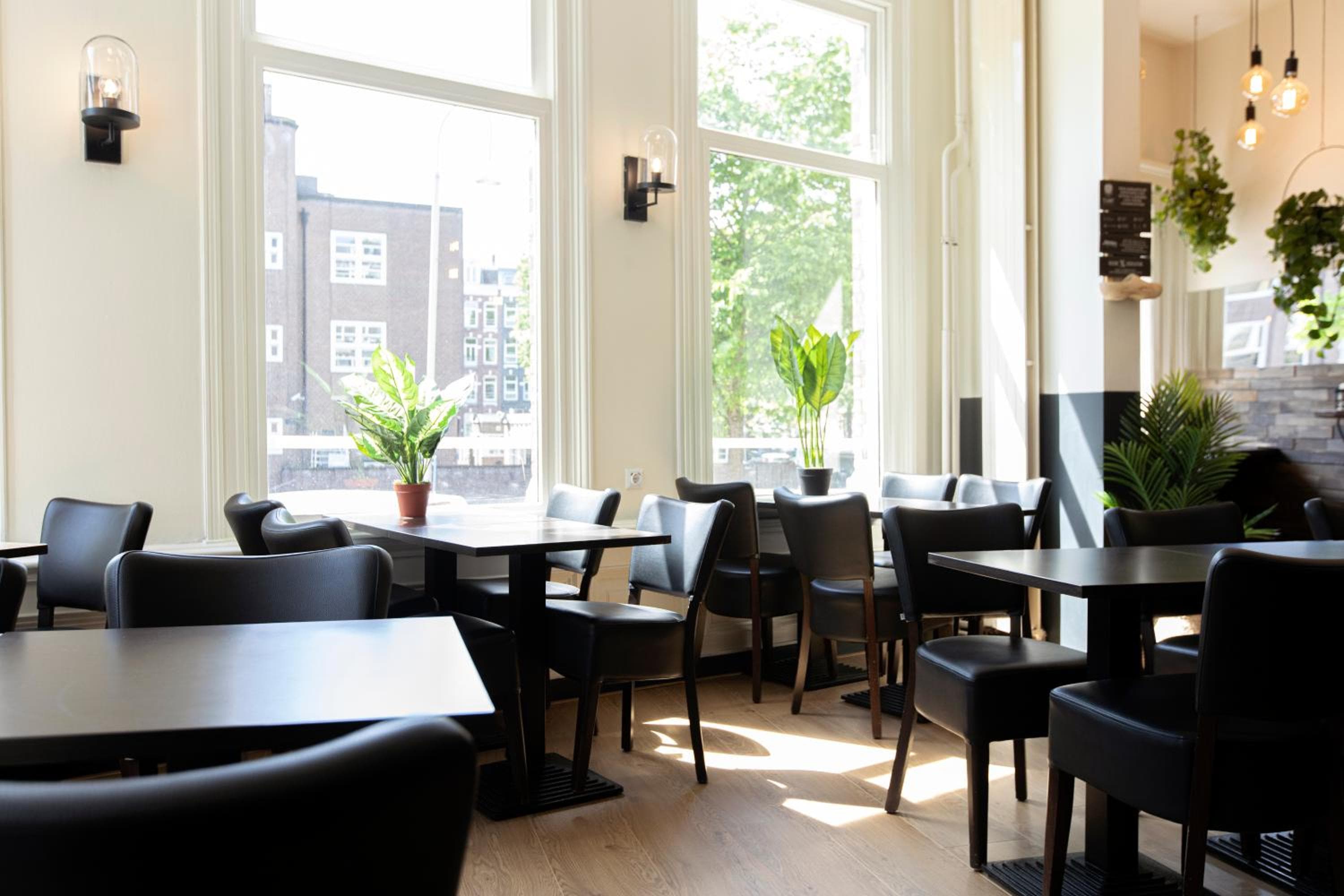 Quentin Canal House Hotel — 7