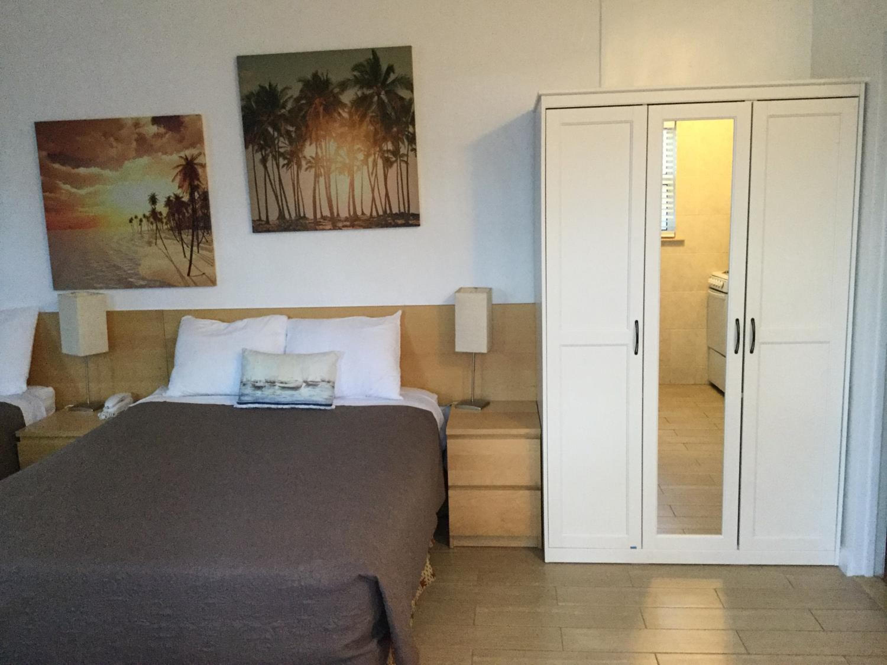 Breakaway Inn Guest House — 18