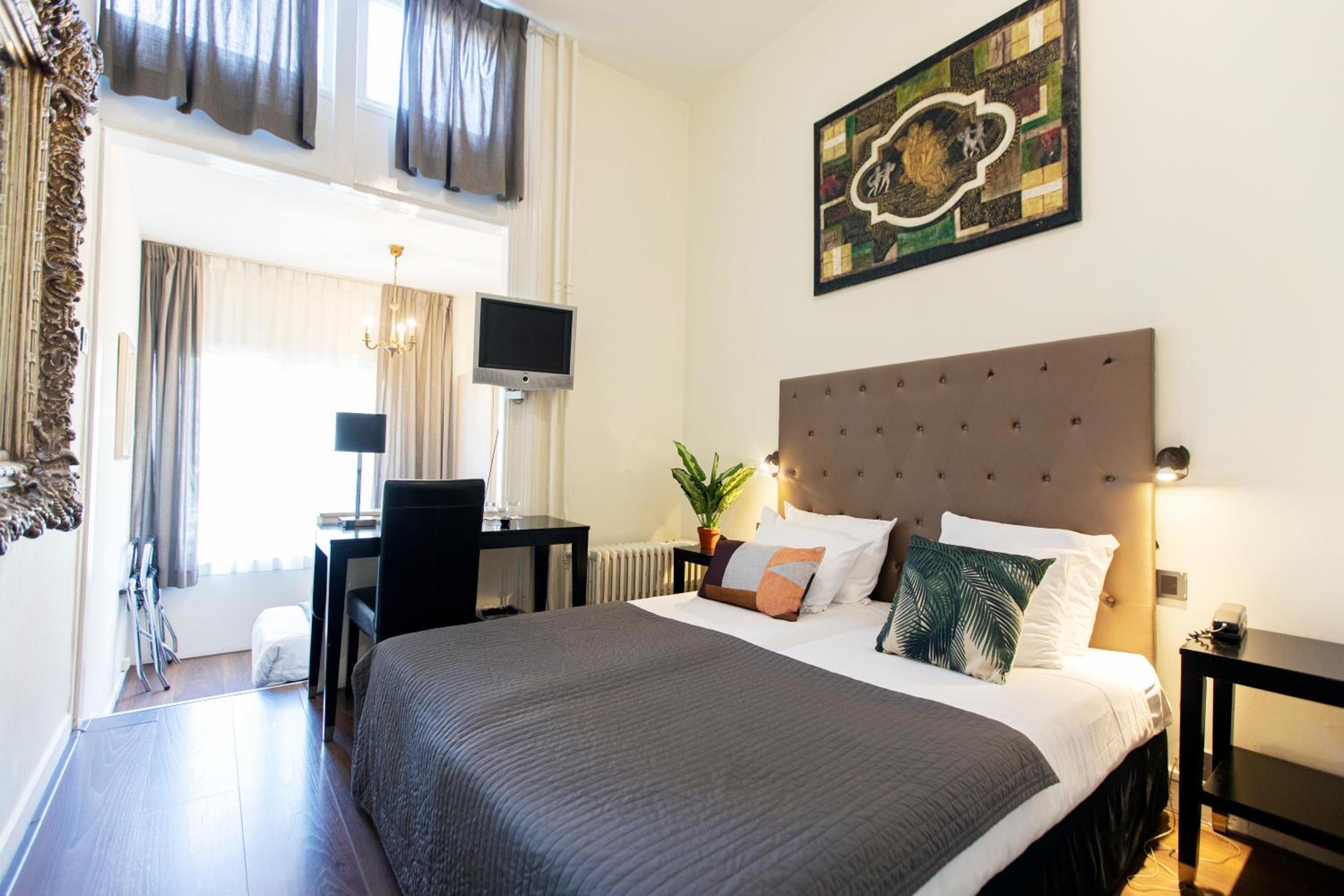 Quentin Museum Square Hotel — 8