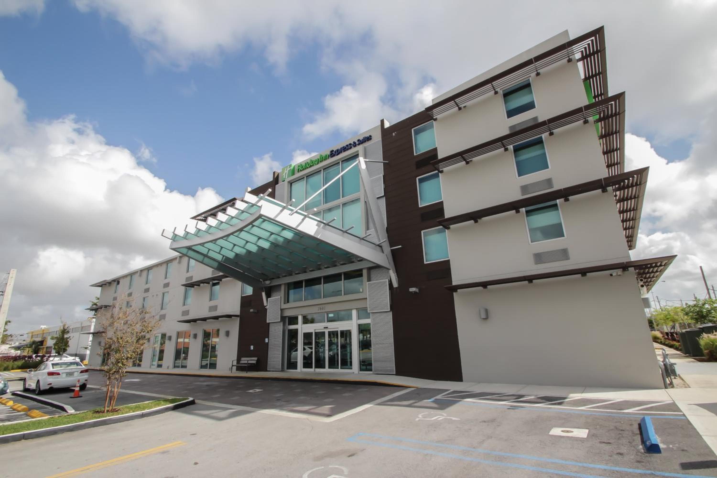 Holiday Inn Express & Suites Miami Airport East, un hotel IHG — 1
